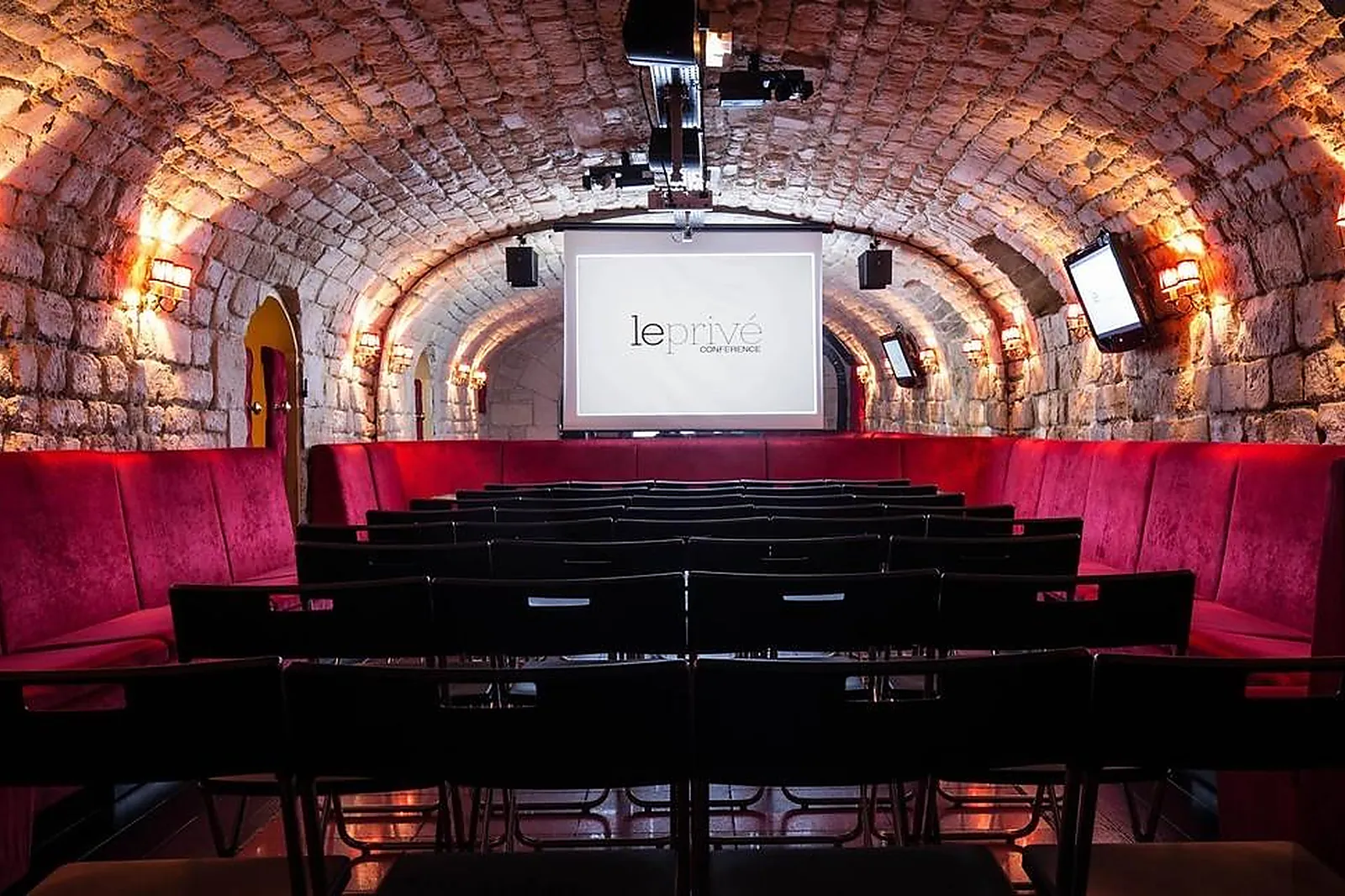 Lieux événementiels, LE PRIVÉ