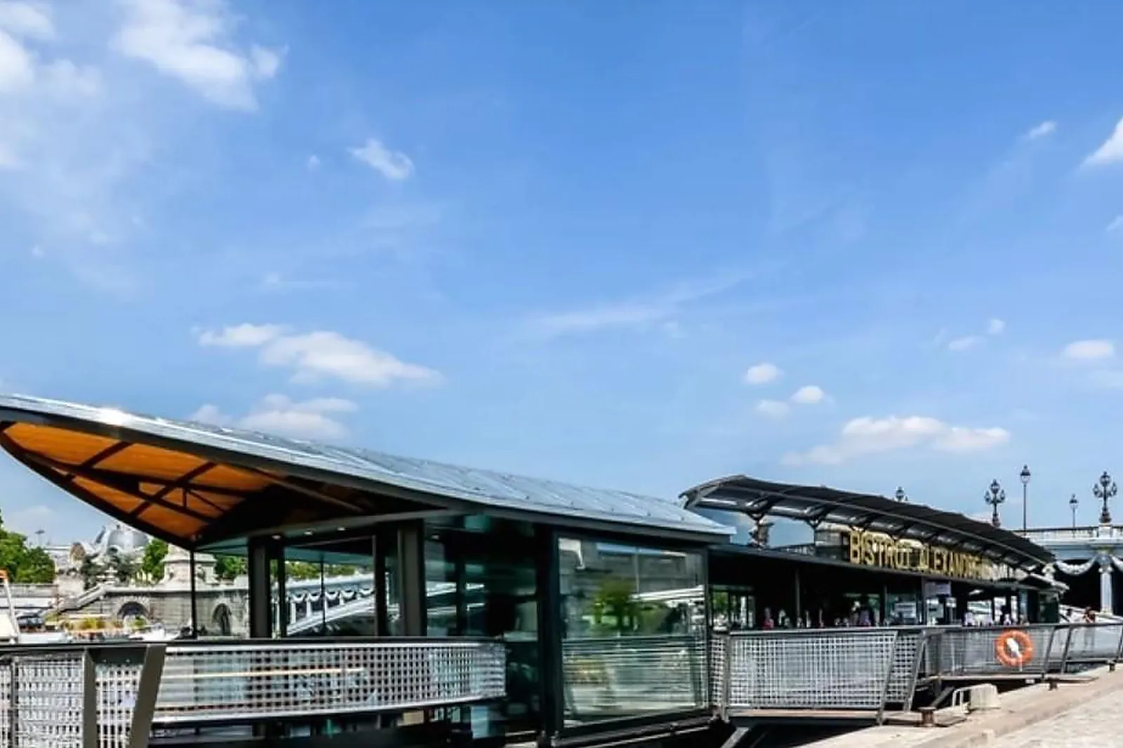 Lieux événementiels, LE QUAI ALEXANDRE III