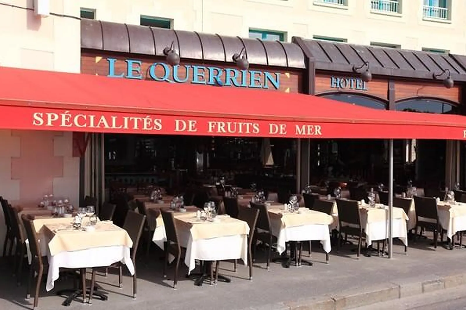 Lieux événementiels, LE QUERRIEN