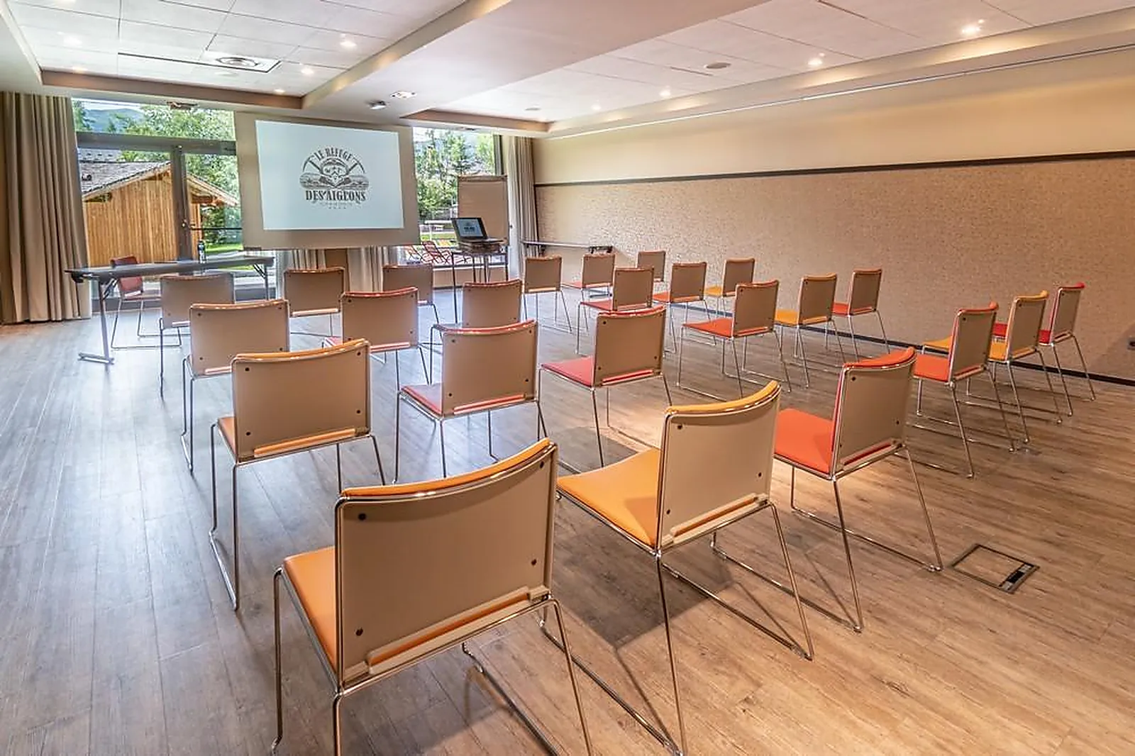 Lieux événementiels, LE REFUGE DES AIGLONS