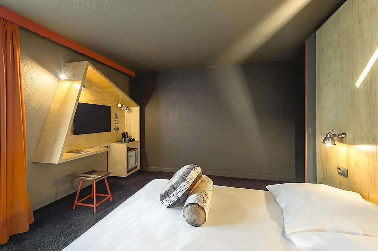 Lieux événementiels, LE REFUGE DES AIGLONS