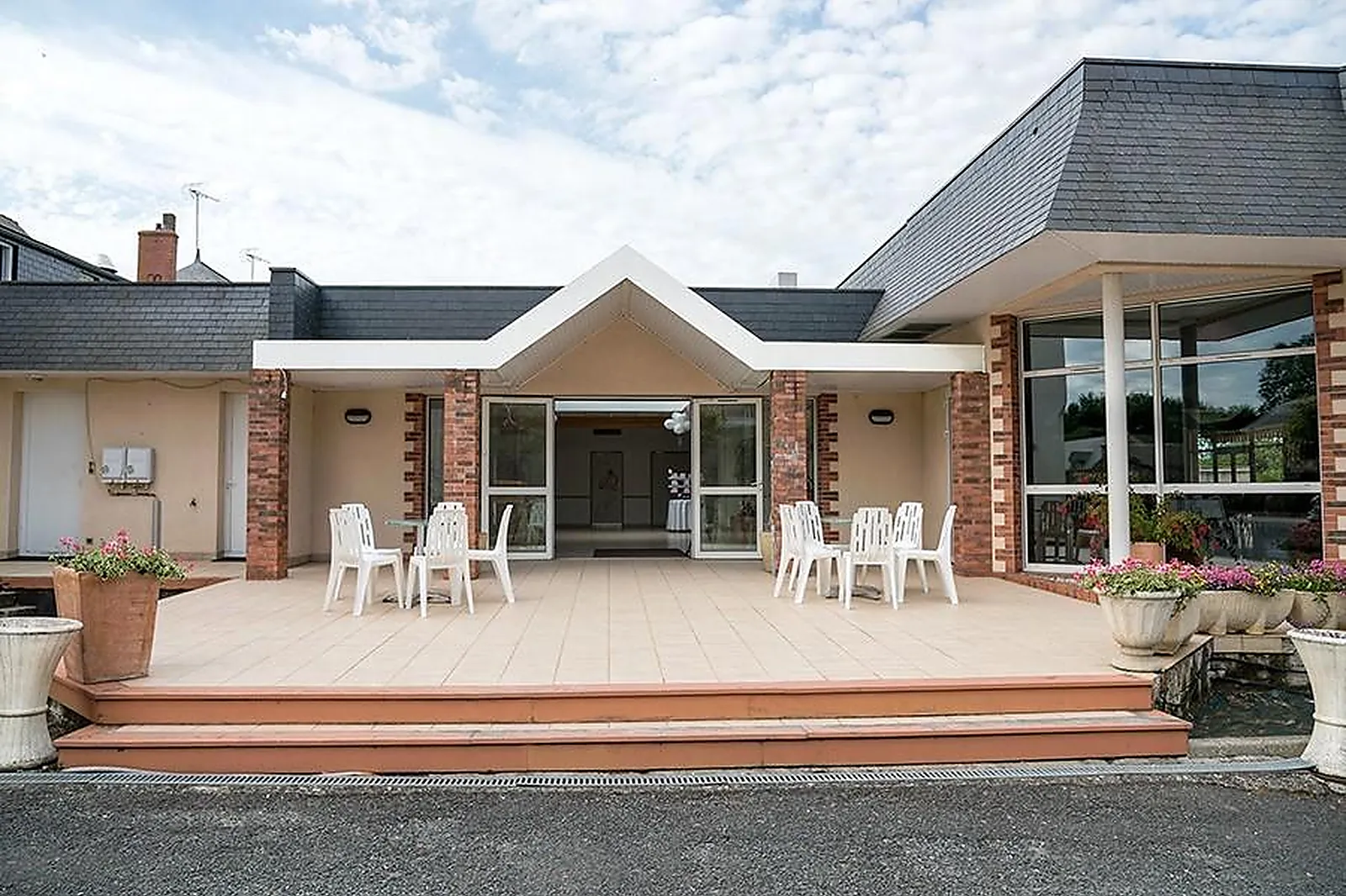 Lieux événementiels, LE RELAIS GLAINOIS