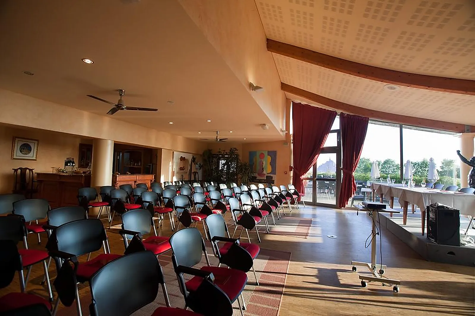 Lieux événementiels, LE RELAIS SAINT-MICHEL