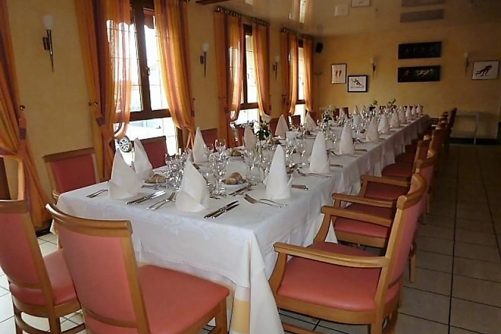 Lieux événementiels, LE RELAIS DE CHARLEMAGNE