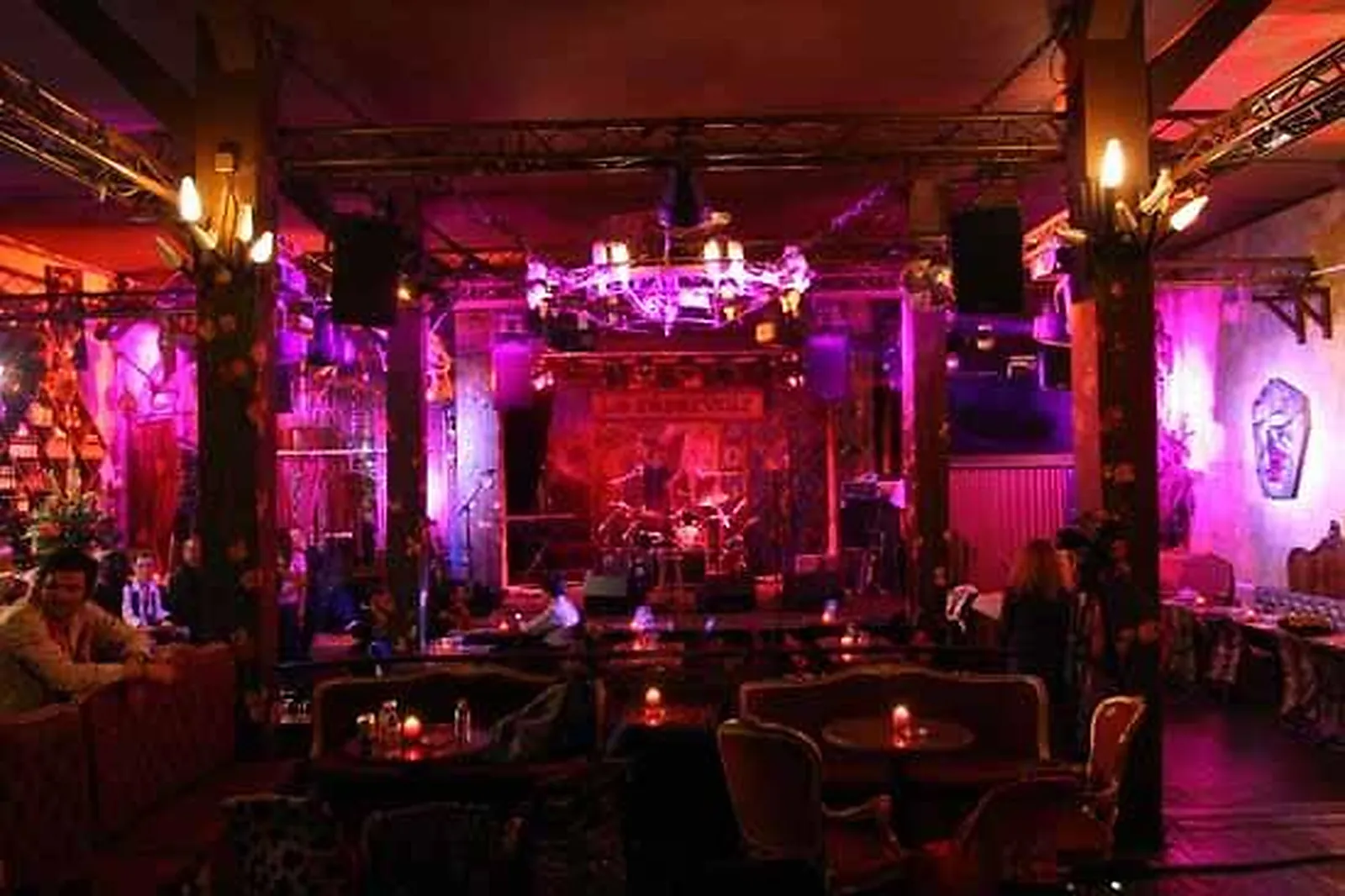 Lieux événementiels, LE RÉSERVOIR