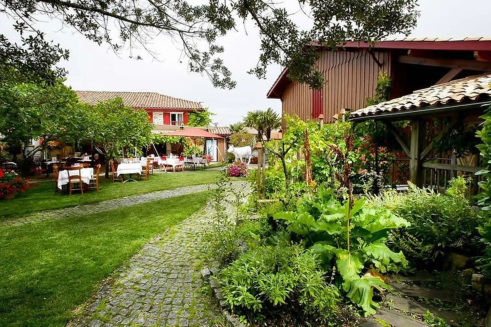 Lieux événementiels, LE RÉSINIER