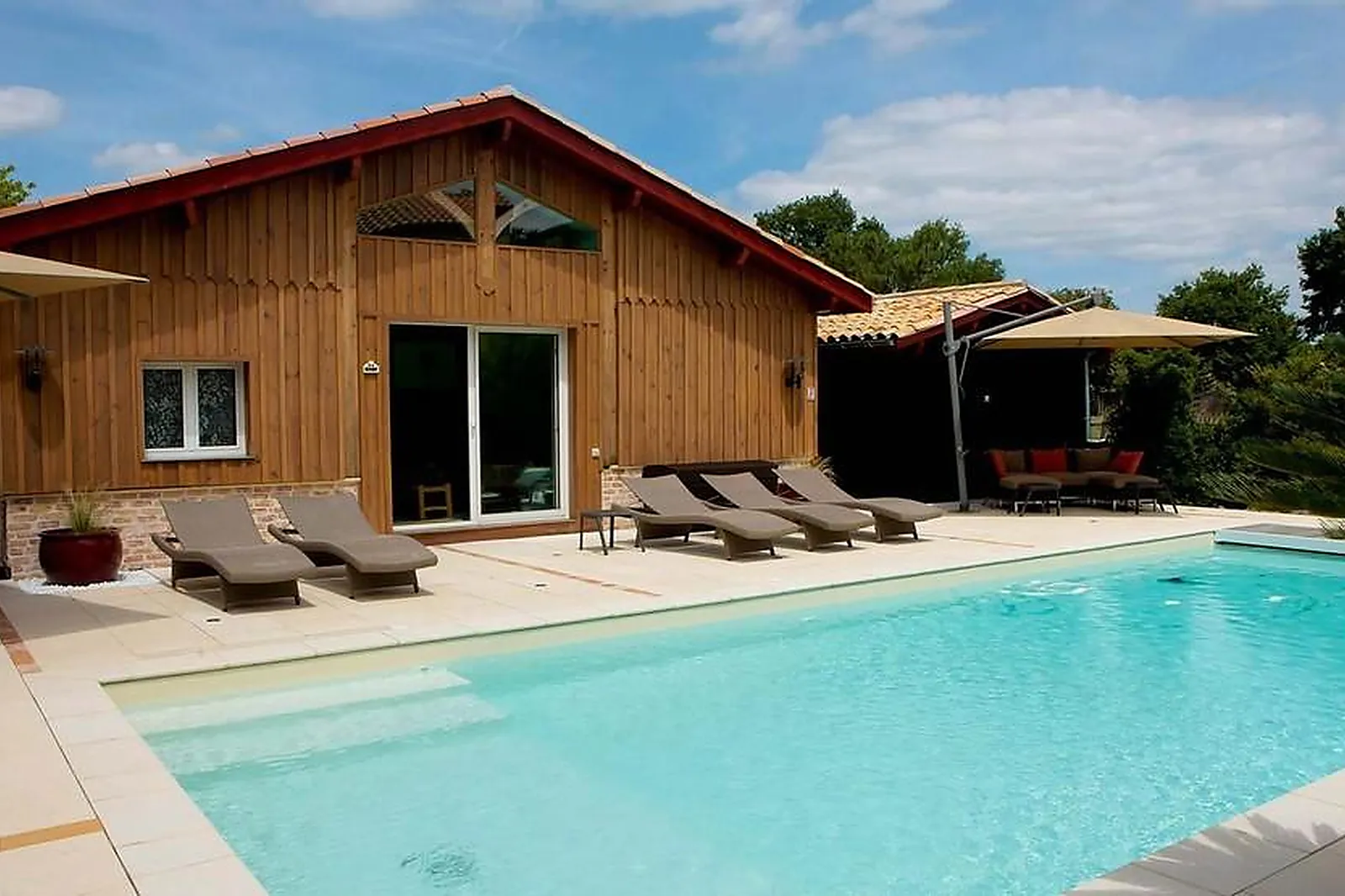 Lieux événementiels, LE RÉSINIER