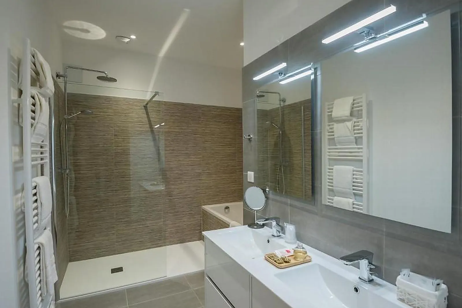 Lieux événementiels, LE RICHE RESTAURANT HÔTEL