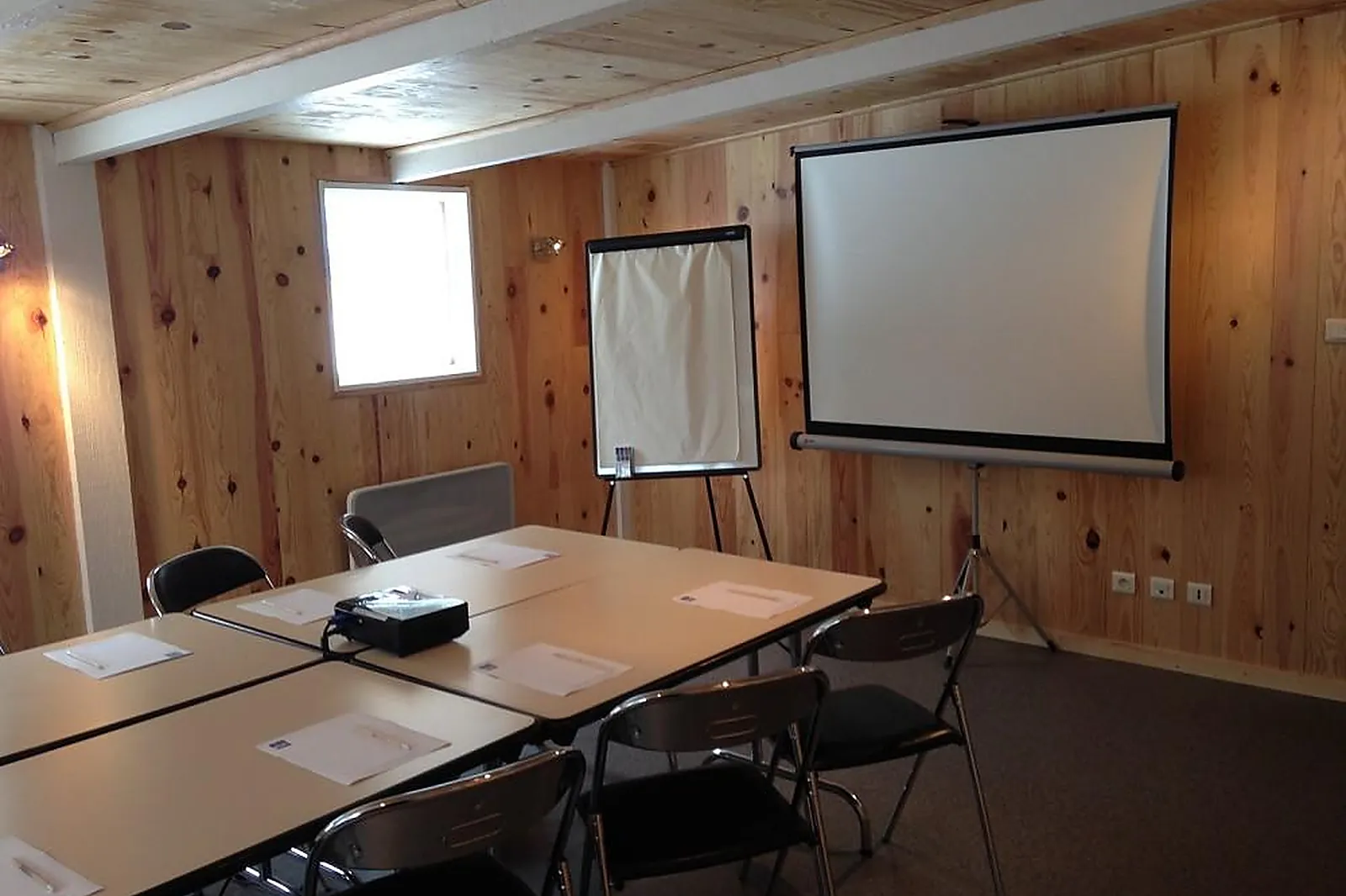 Lieux événementiels, LE ROCHER DU CERF