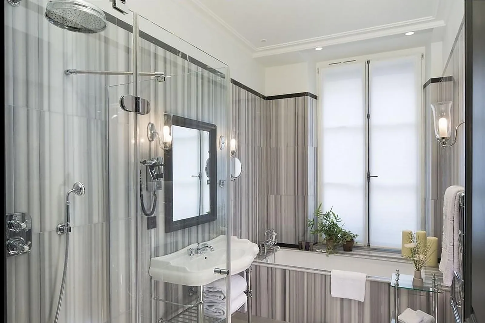 Lieux événementiels, LE SAINT