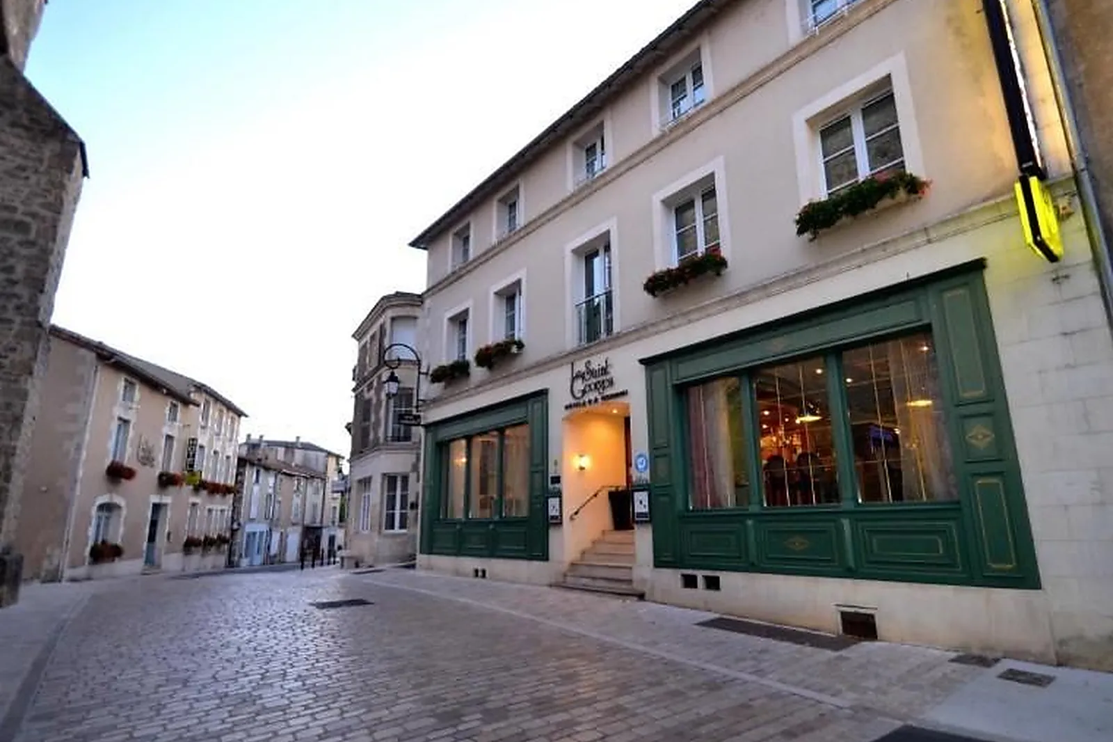 Lieux événementiels, LE SAINT GEORGES DE VIVONNE