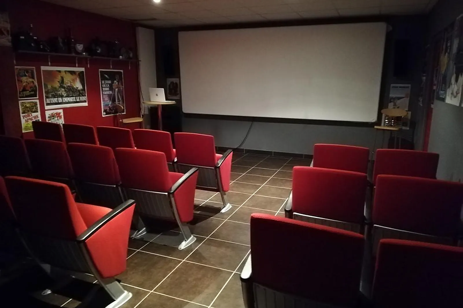 Lieux événementiels, LE SALTIMBANQUE