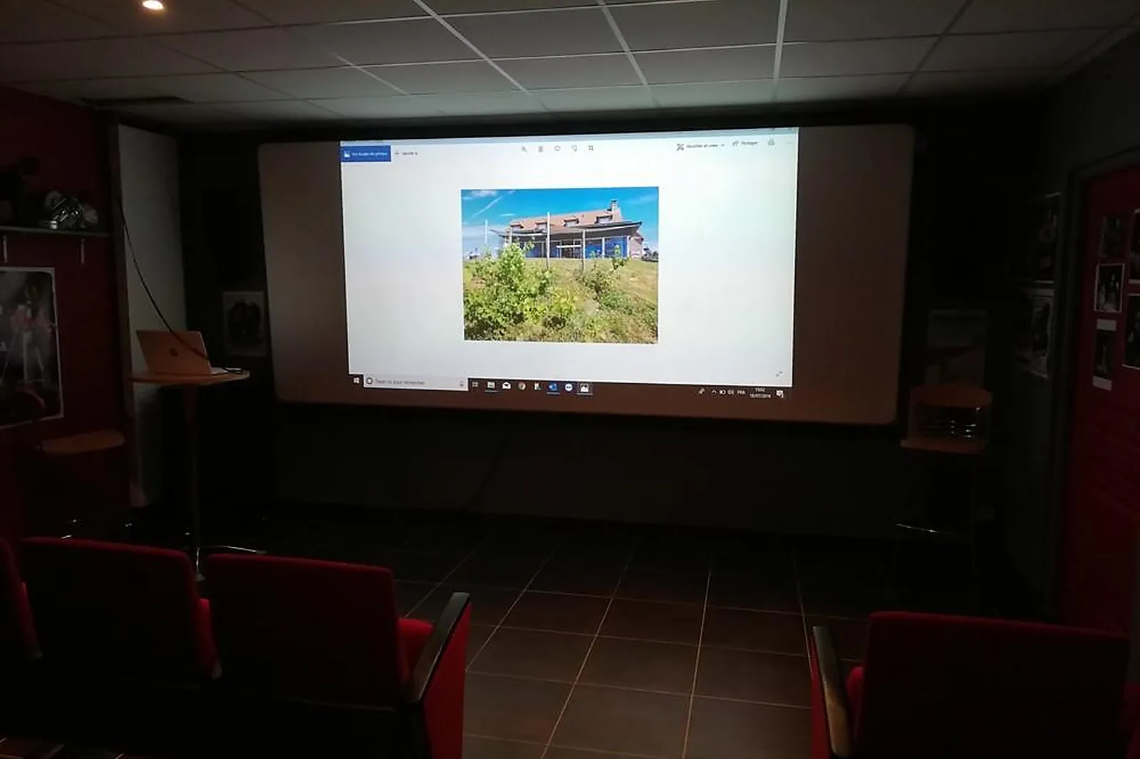 Lieux événementiels, LE SALTIMBANQUE