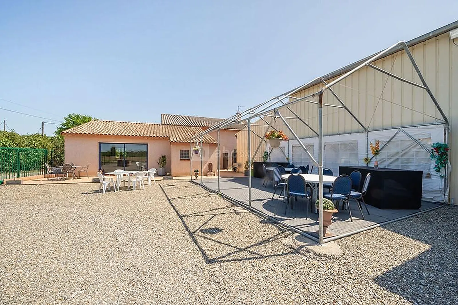 Lieux événementiels, LE SARROU