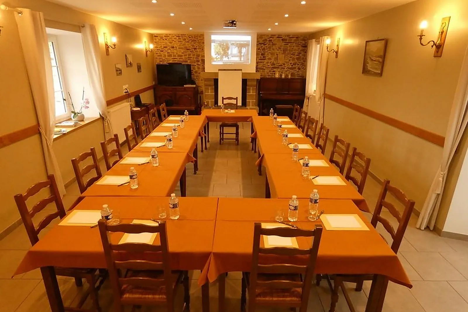 Lieux événementiels, LE TERTRE