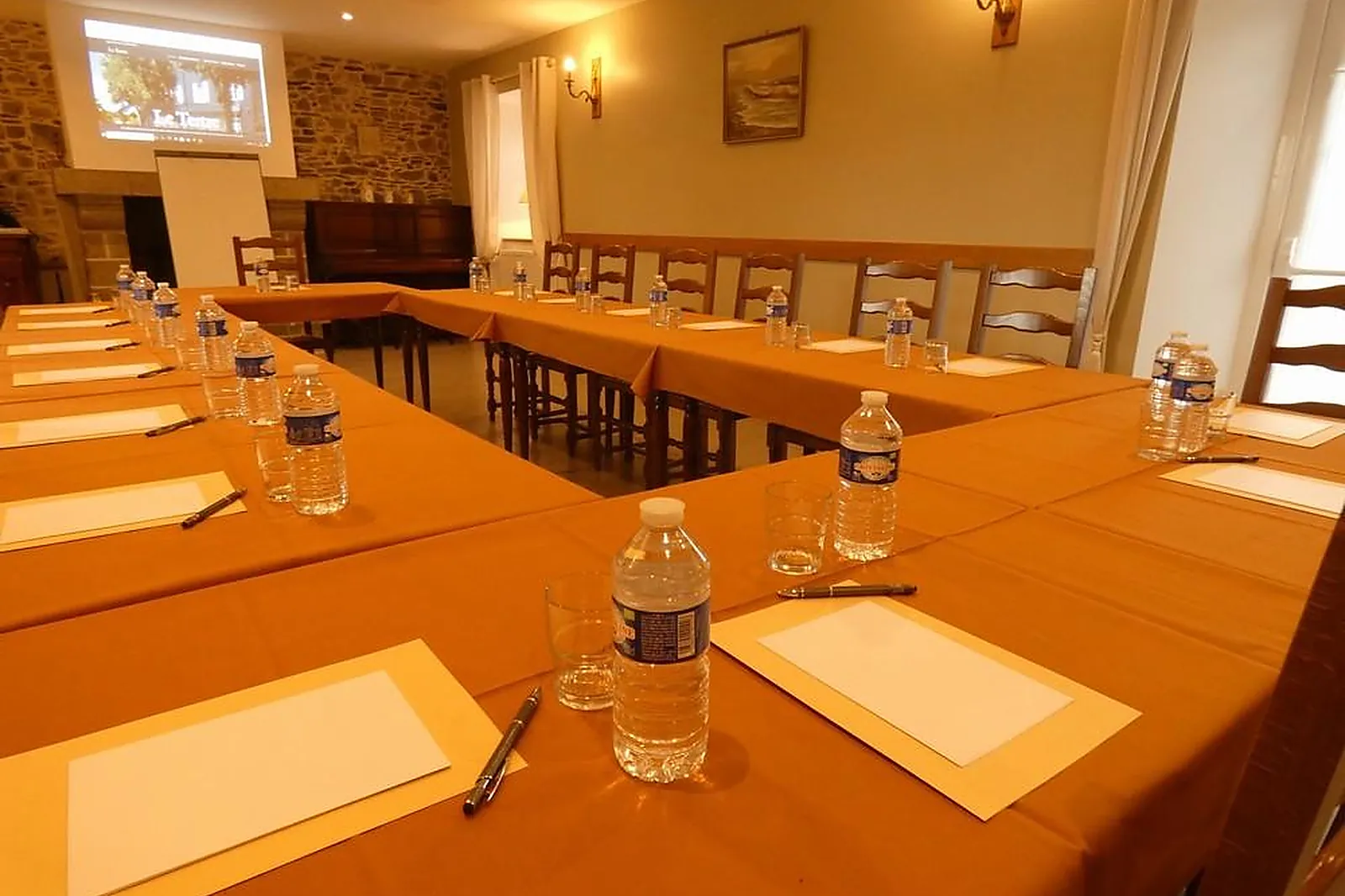 Lieux événementiels, LE TERTRE