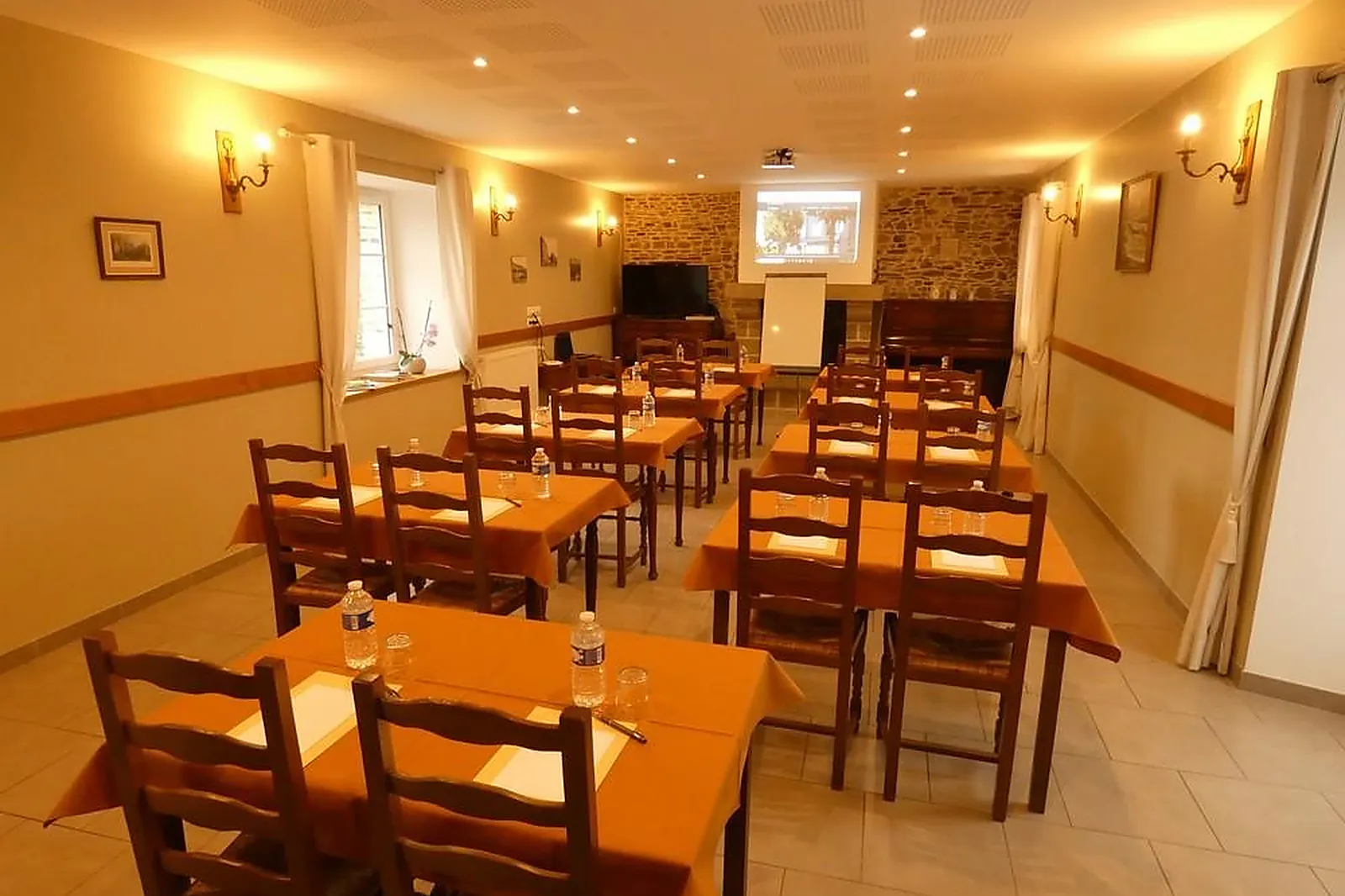 Lieux événementiels, LE TERTRE