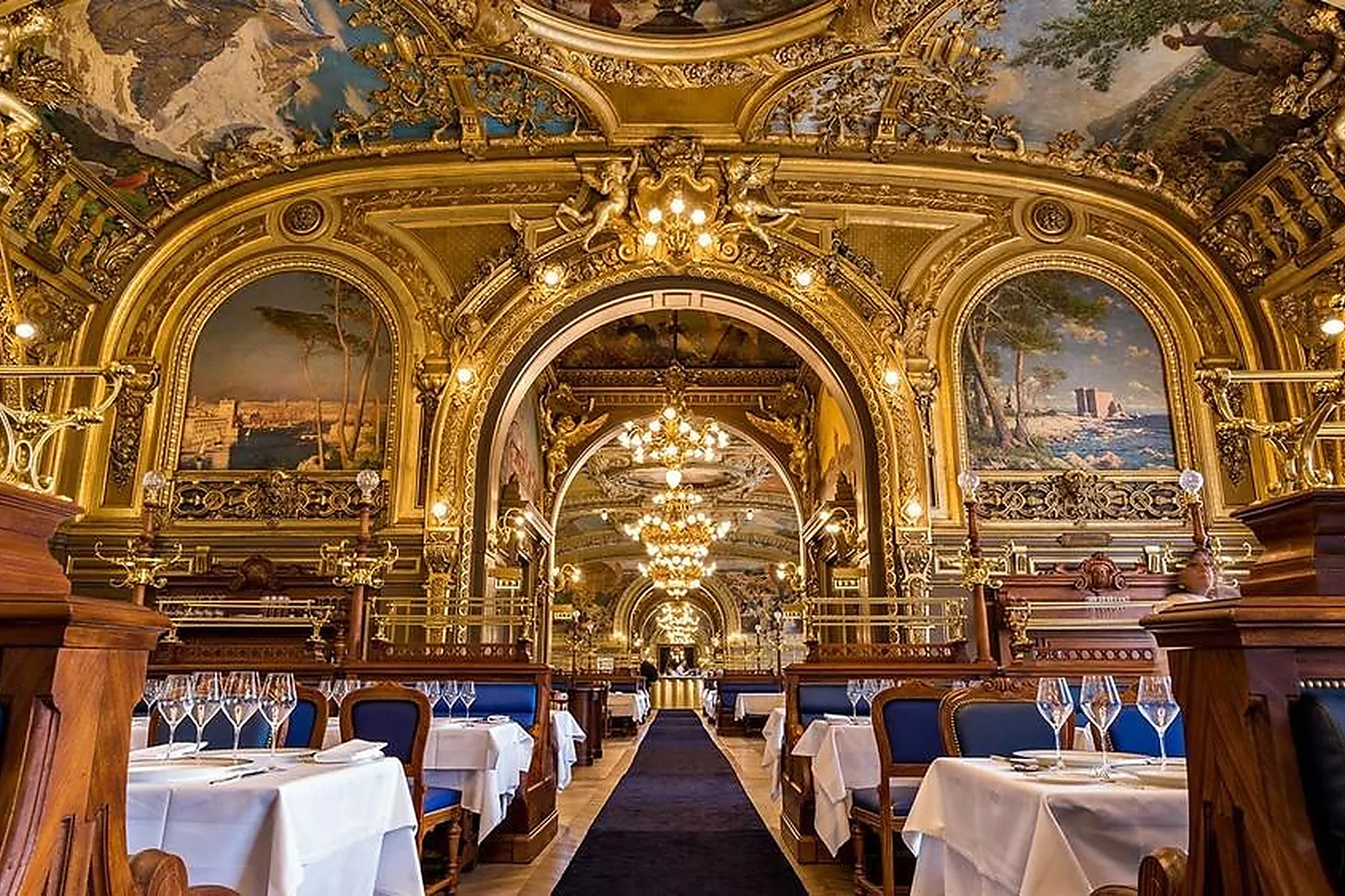 Lieux événementiels, LE TRAIN BLEU