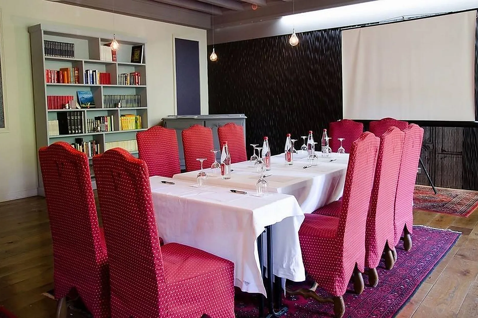 Lieux événementiels, LE VALLON DE VALRUGUES  SPA