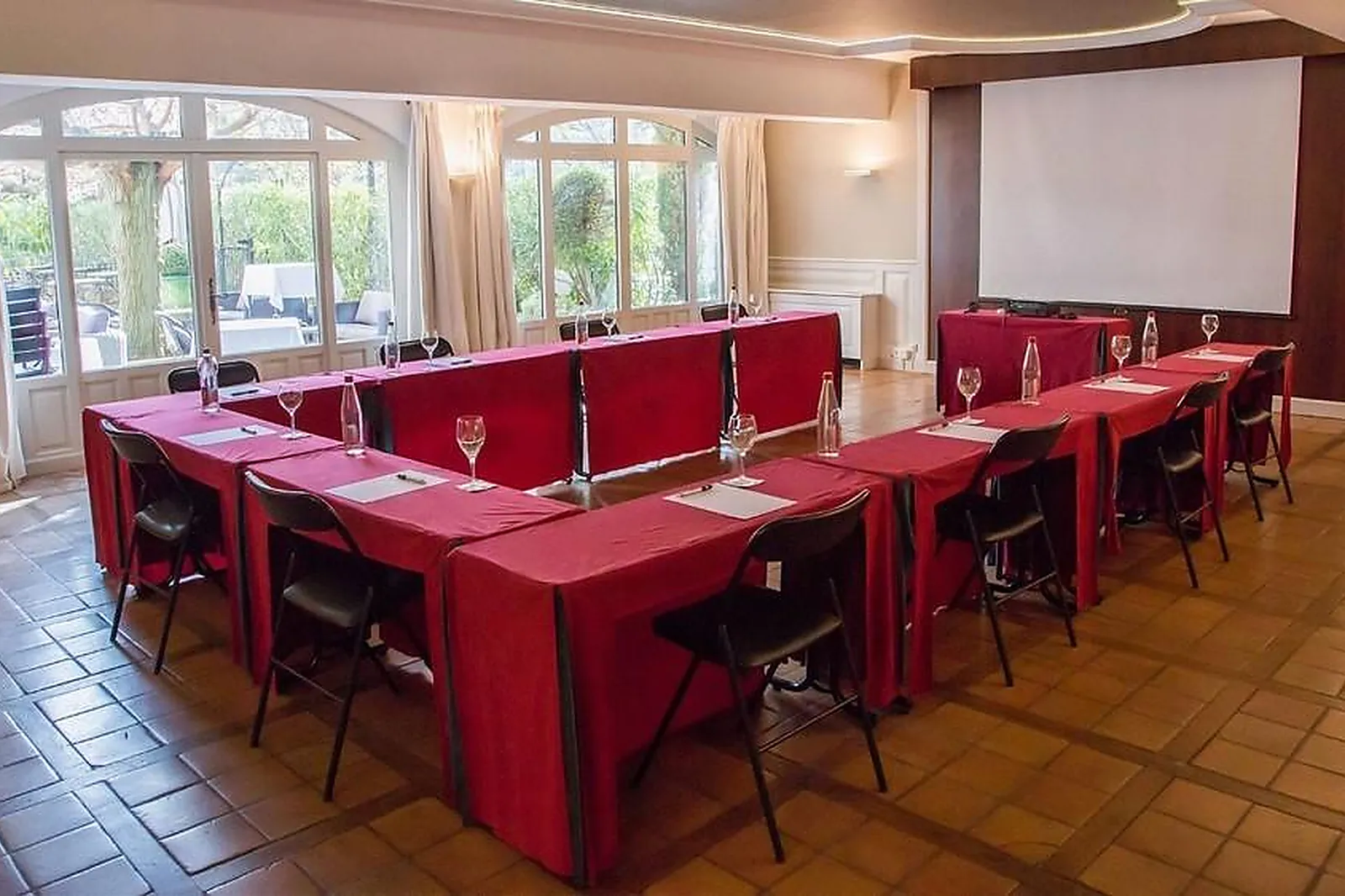 Lieux événementiels, LE VALLON DE VALRUGUES  SPA