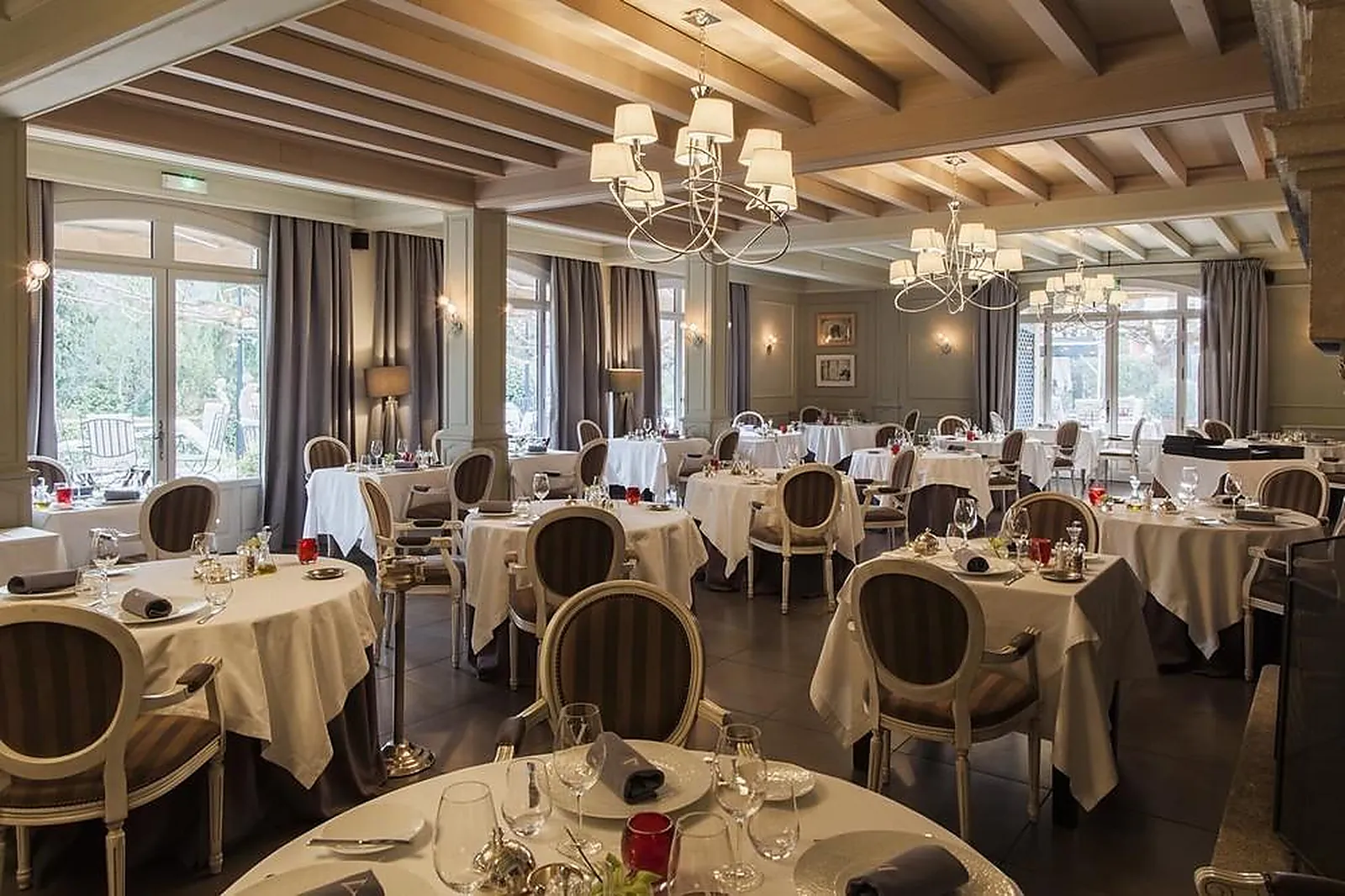 Lieux événementiels, LE VALLON DE VALRUGUES  SPA