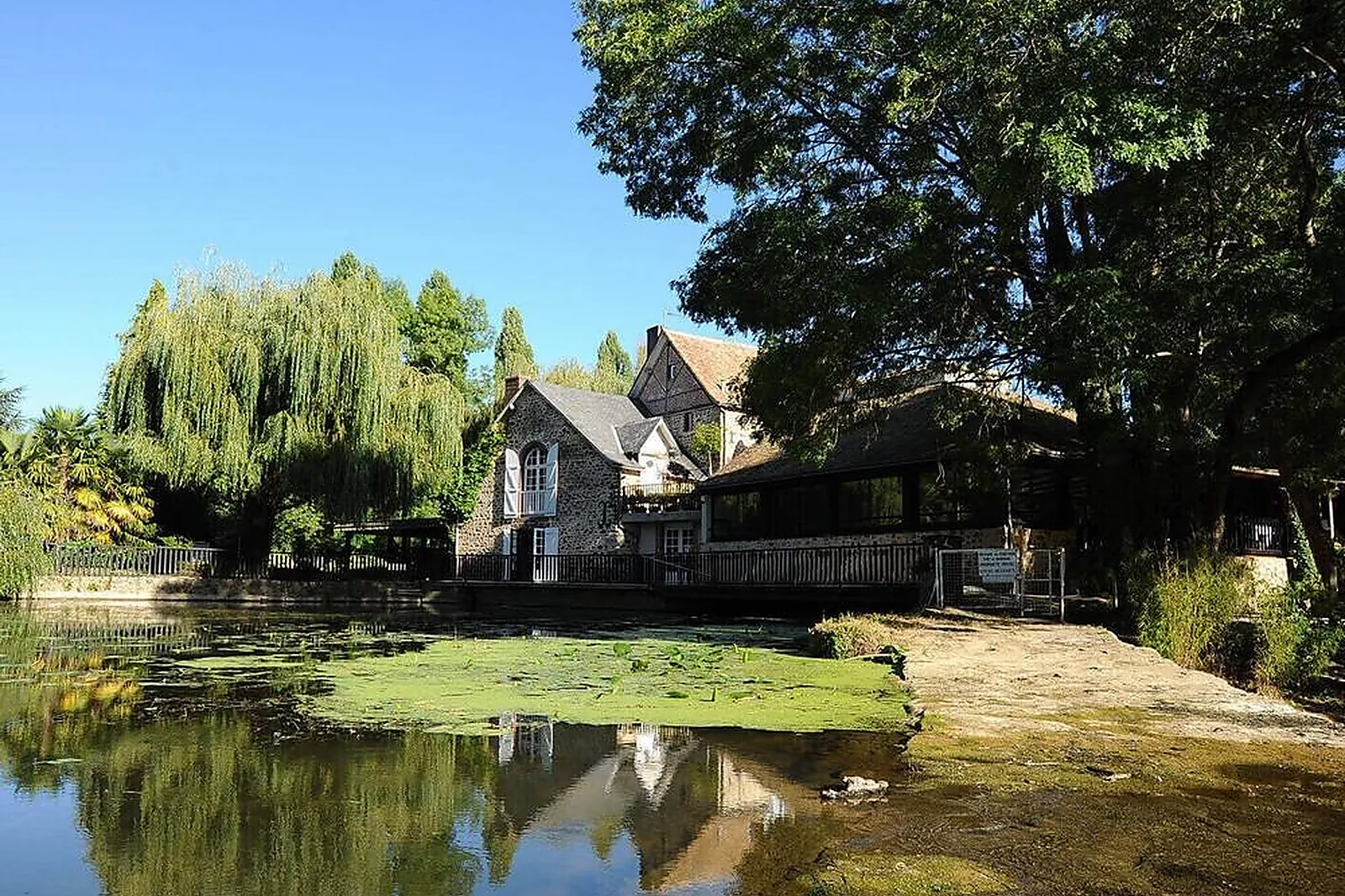 Lieux événementiels, LE VIEUX MOULIN NEUVILLE-SUR-SARTHE
