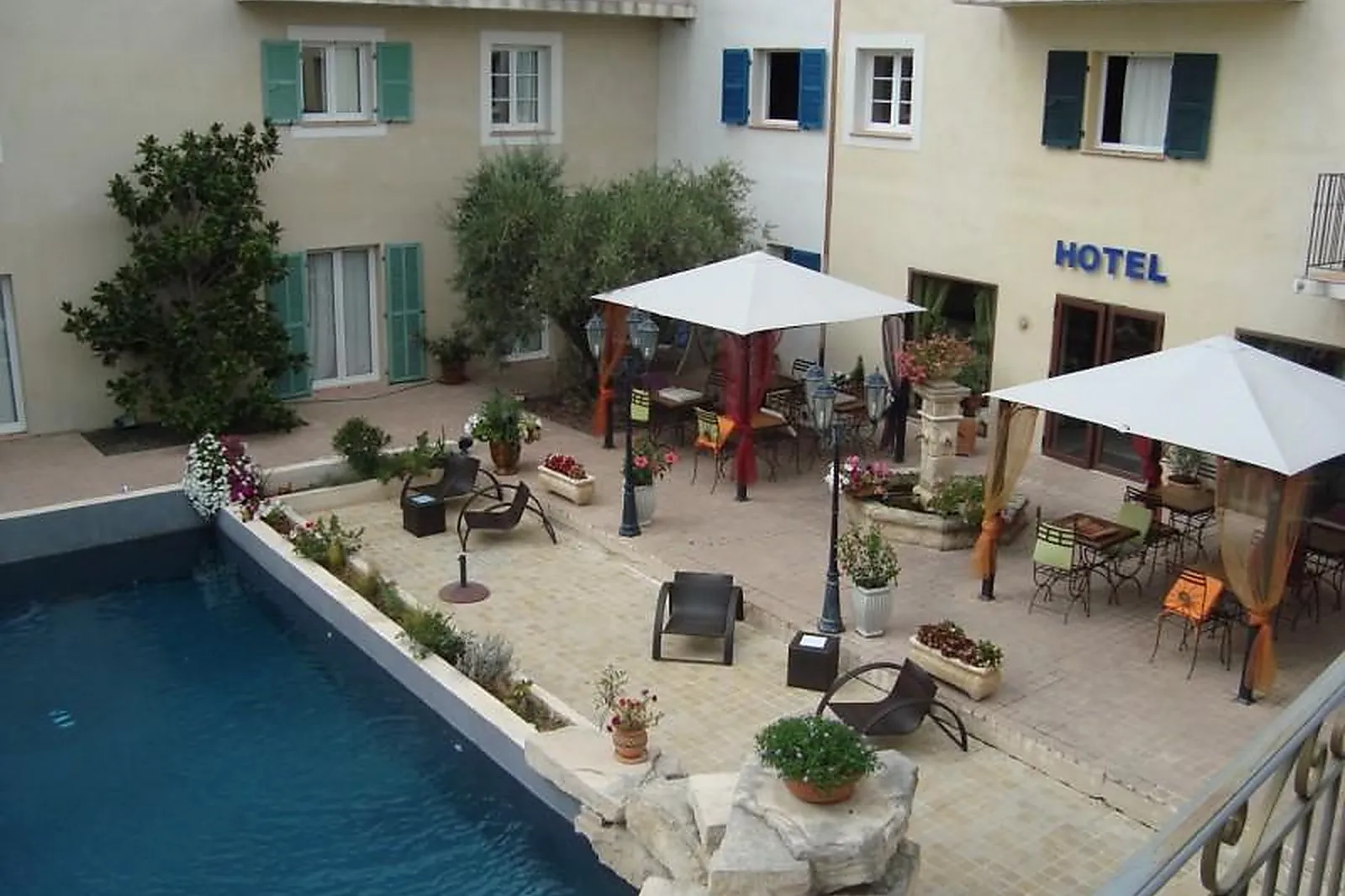 Lieux événementiels, LE VILLAGE PROVENÇAL HÔTEL