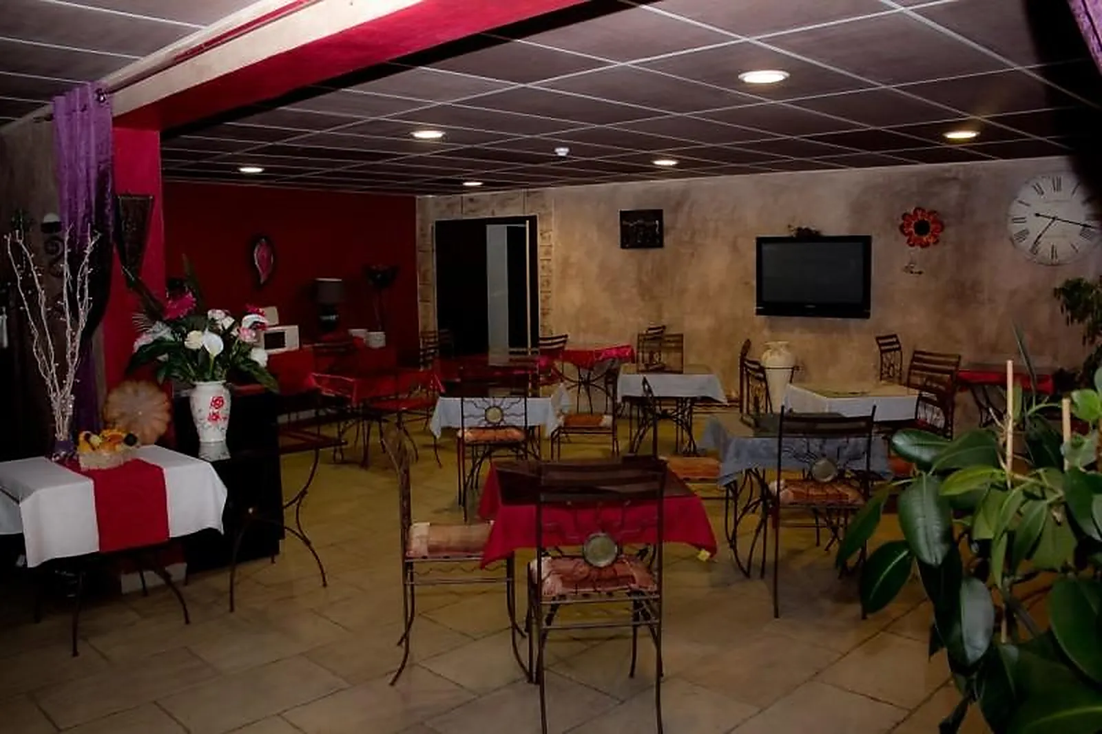 Lieux événementiels, LE VILLAGE PROVENÇAL HÔTEL