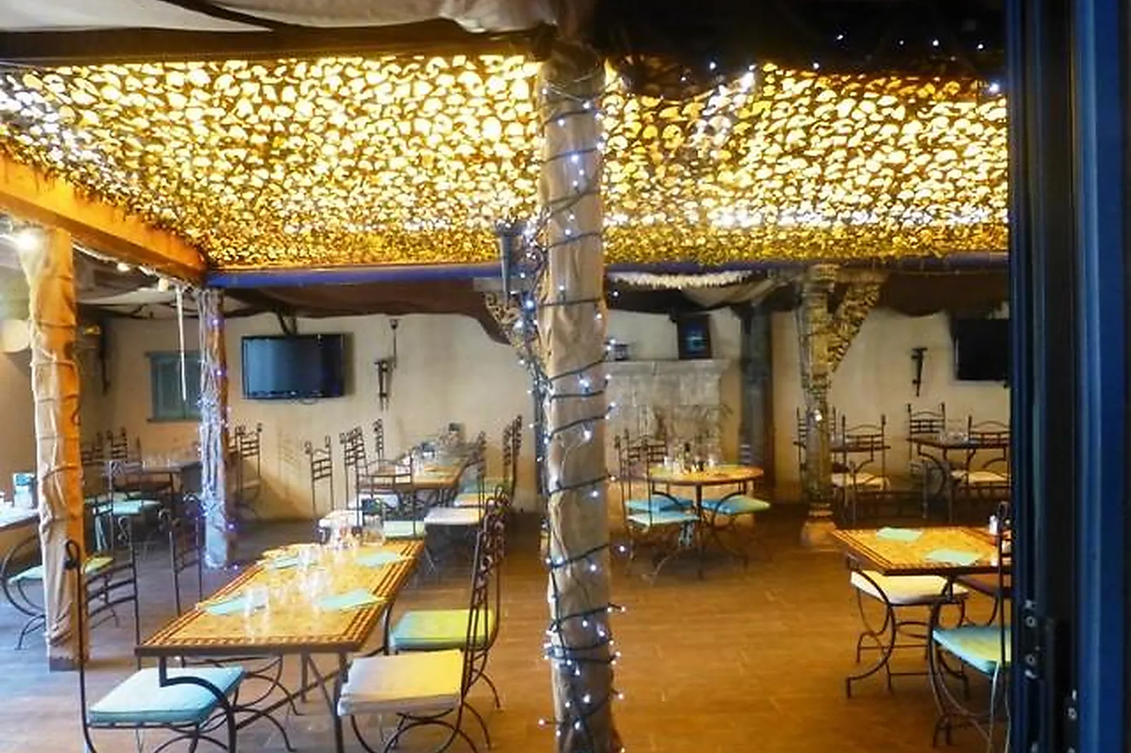 Lieux événementiels, LE VILLAGE PROVENÇAL HÔTEL