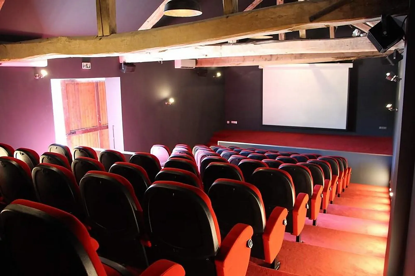 Lieux événementiels, LE VILLAGE DE SULLY