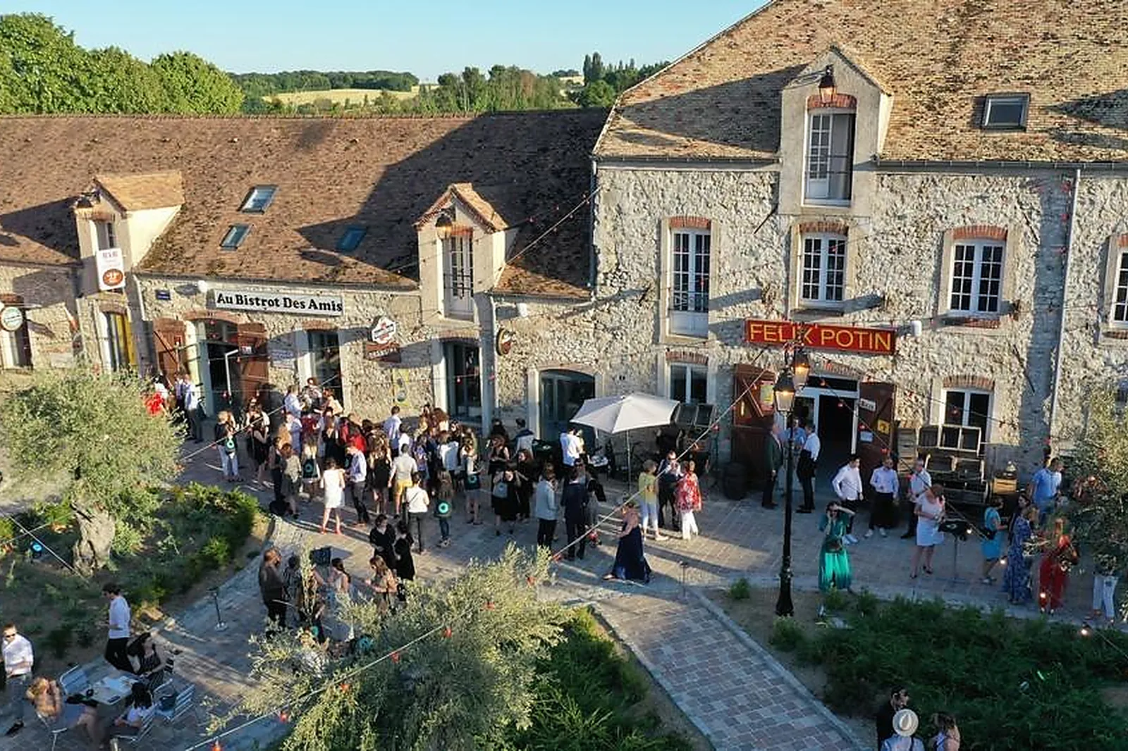 Lieux événementiels, LE VILLAGE DE SULLY