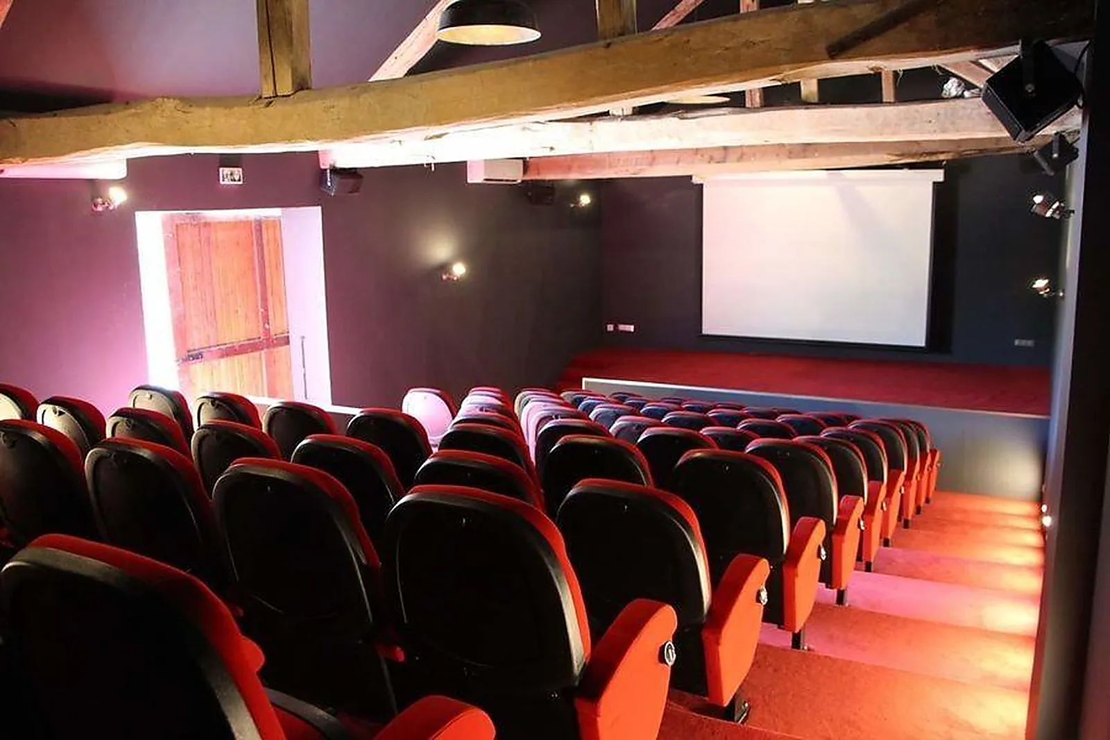 Lieux événementiels, LE VILLAGE DE SULLY