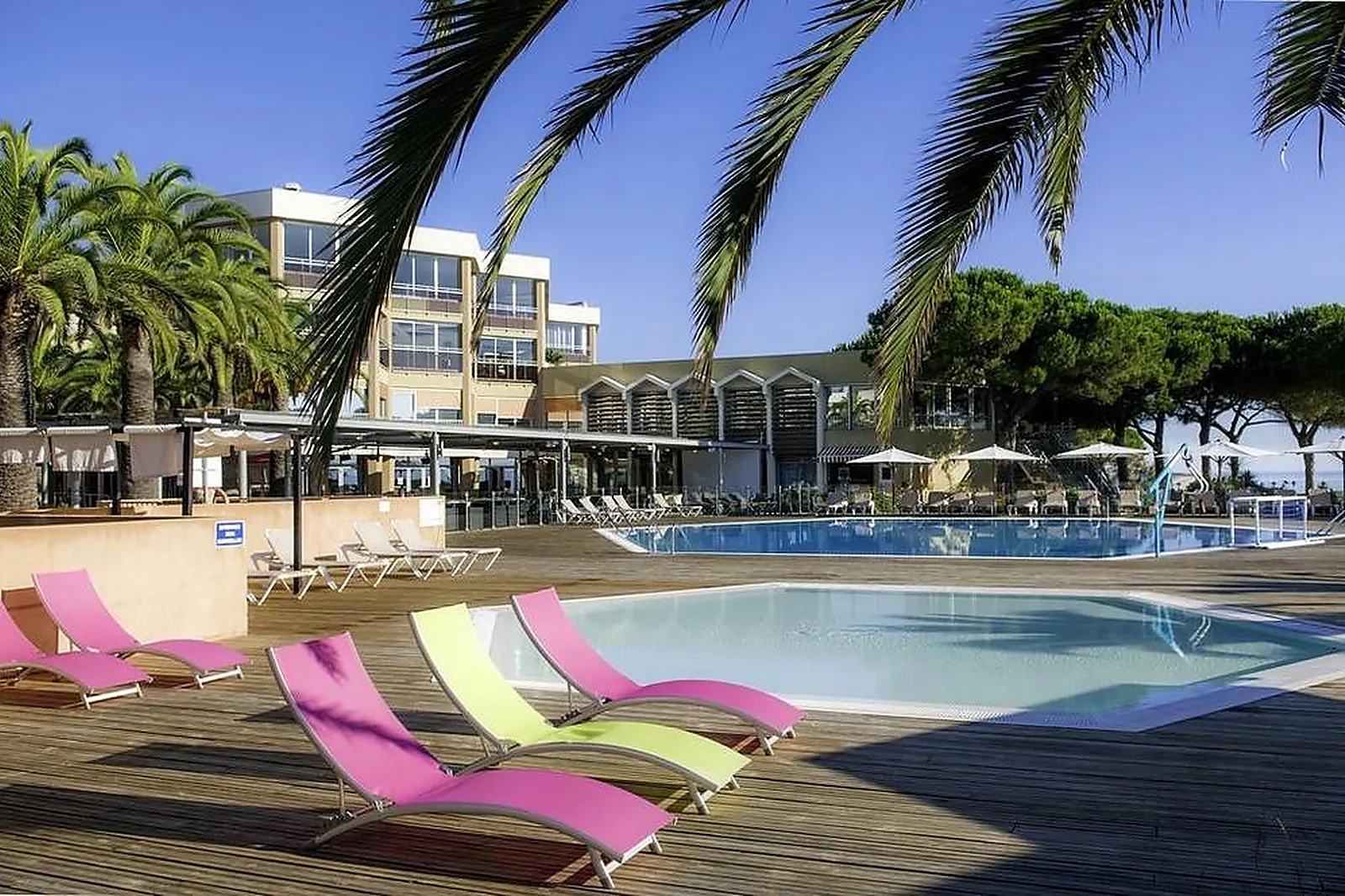 Lieux événementiels, LE VILLAGE DES ISLES