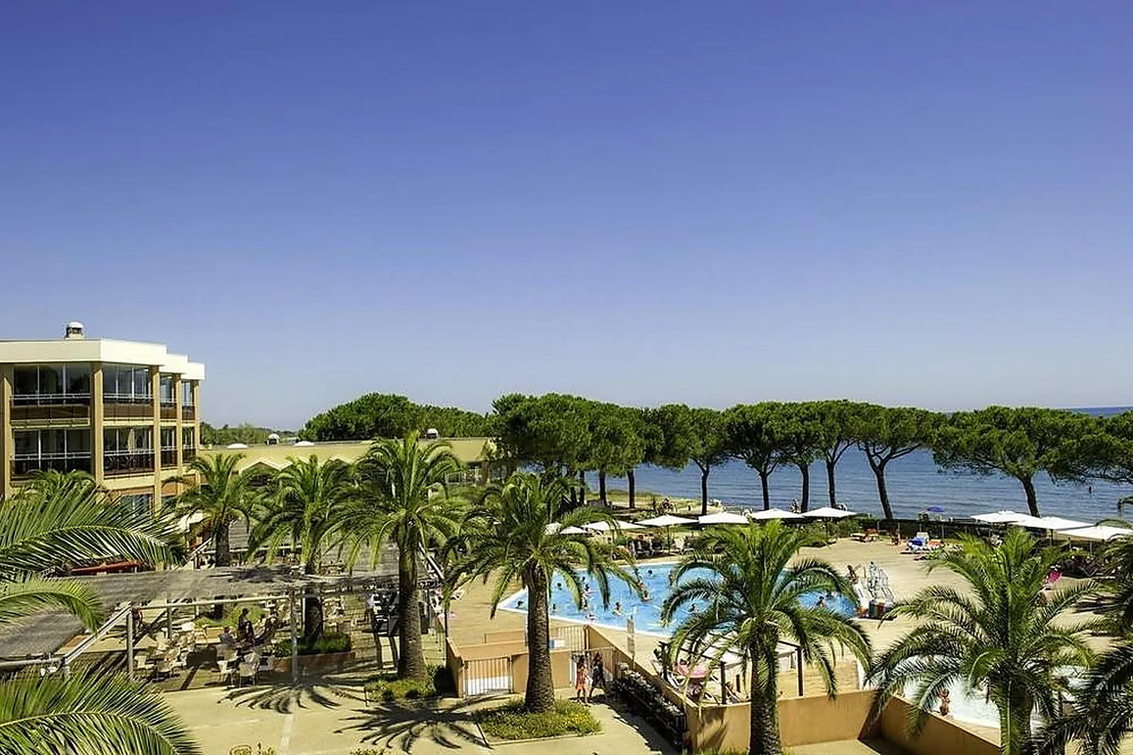 Lieux événementiels, LE VILLAGE DES ISLES