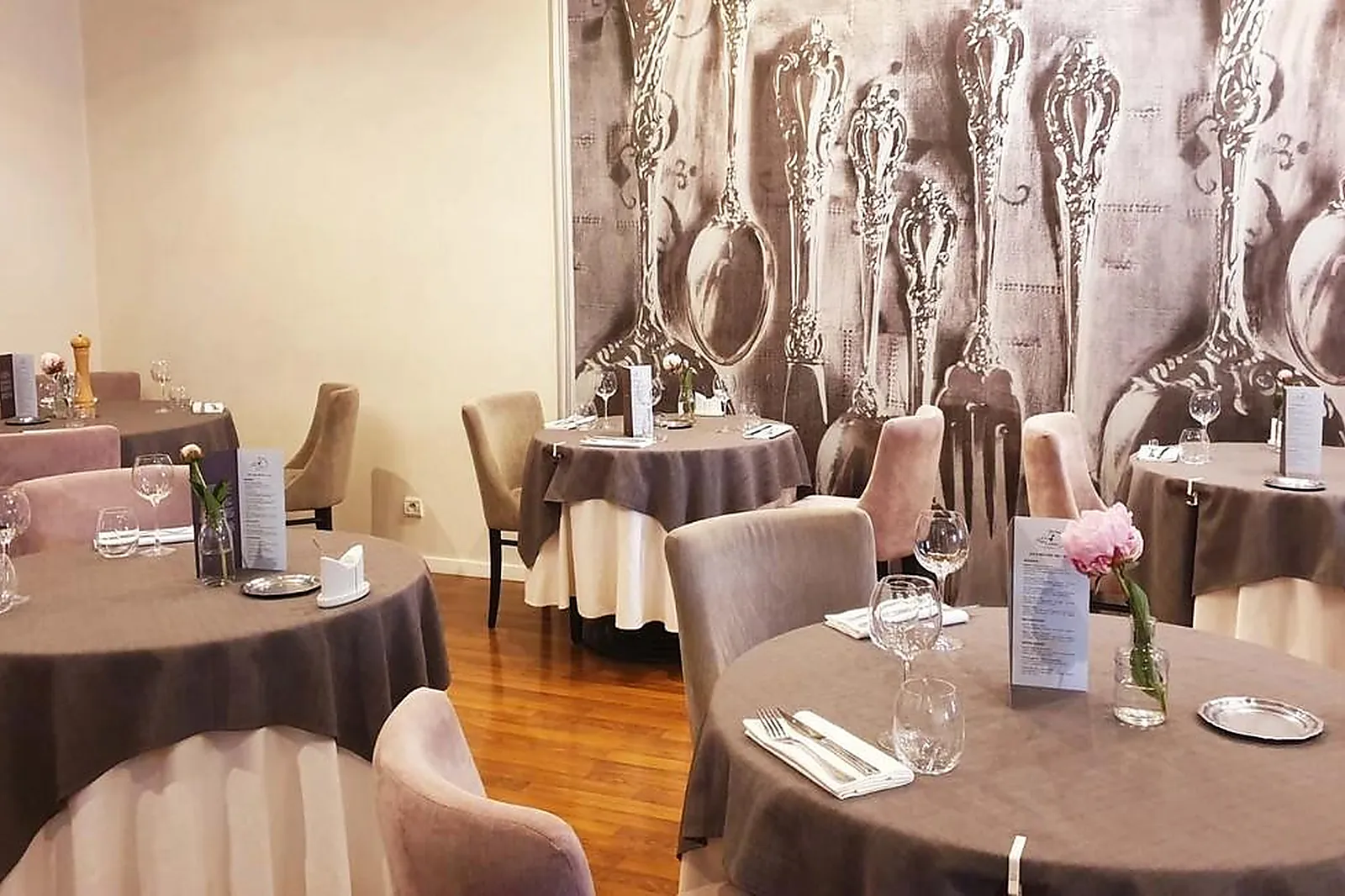 Lieux événementiels, LES 4 PETITS COCHONS