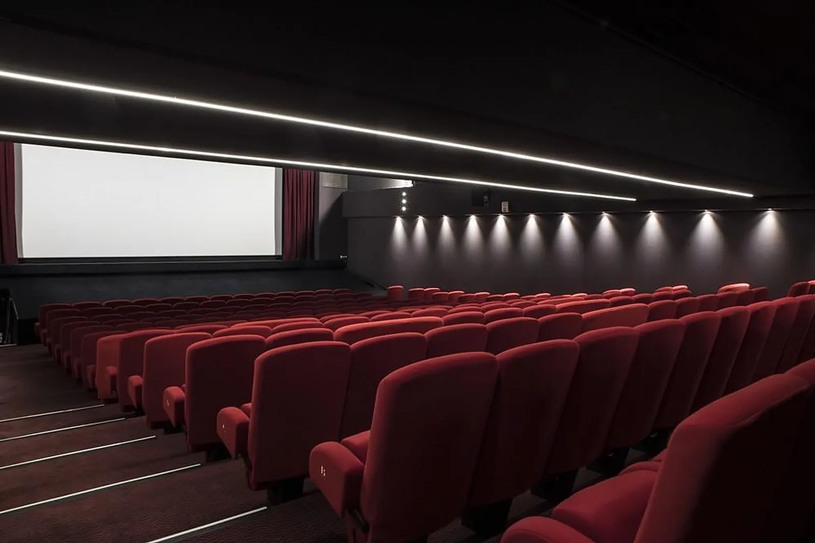 Lieux événementiels, LES 7 PARNASSIENS