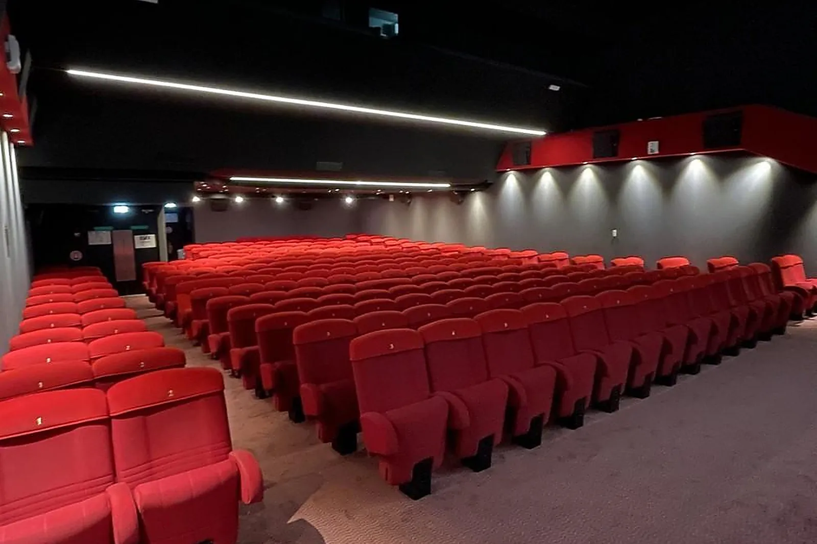 Lieux événementiels, LES 7 PARNASSIENS