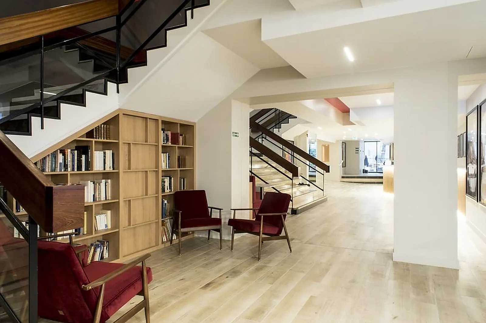 Lieux événementiels, LES 7 PARNASSIENS