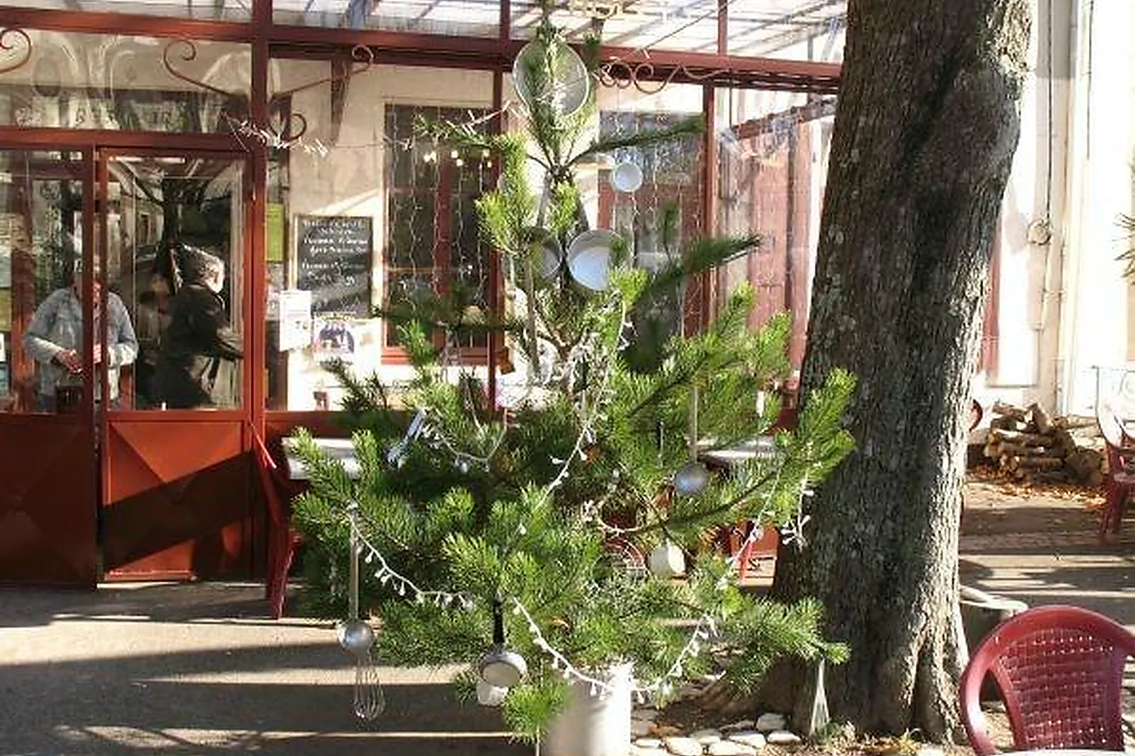 Lieux événementiels, LES AUBERGISTES