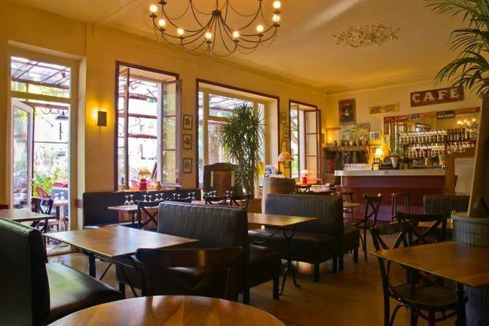 Lieux événementiels, LES AUBERGISTES