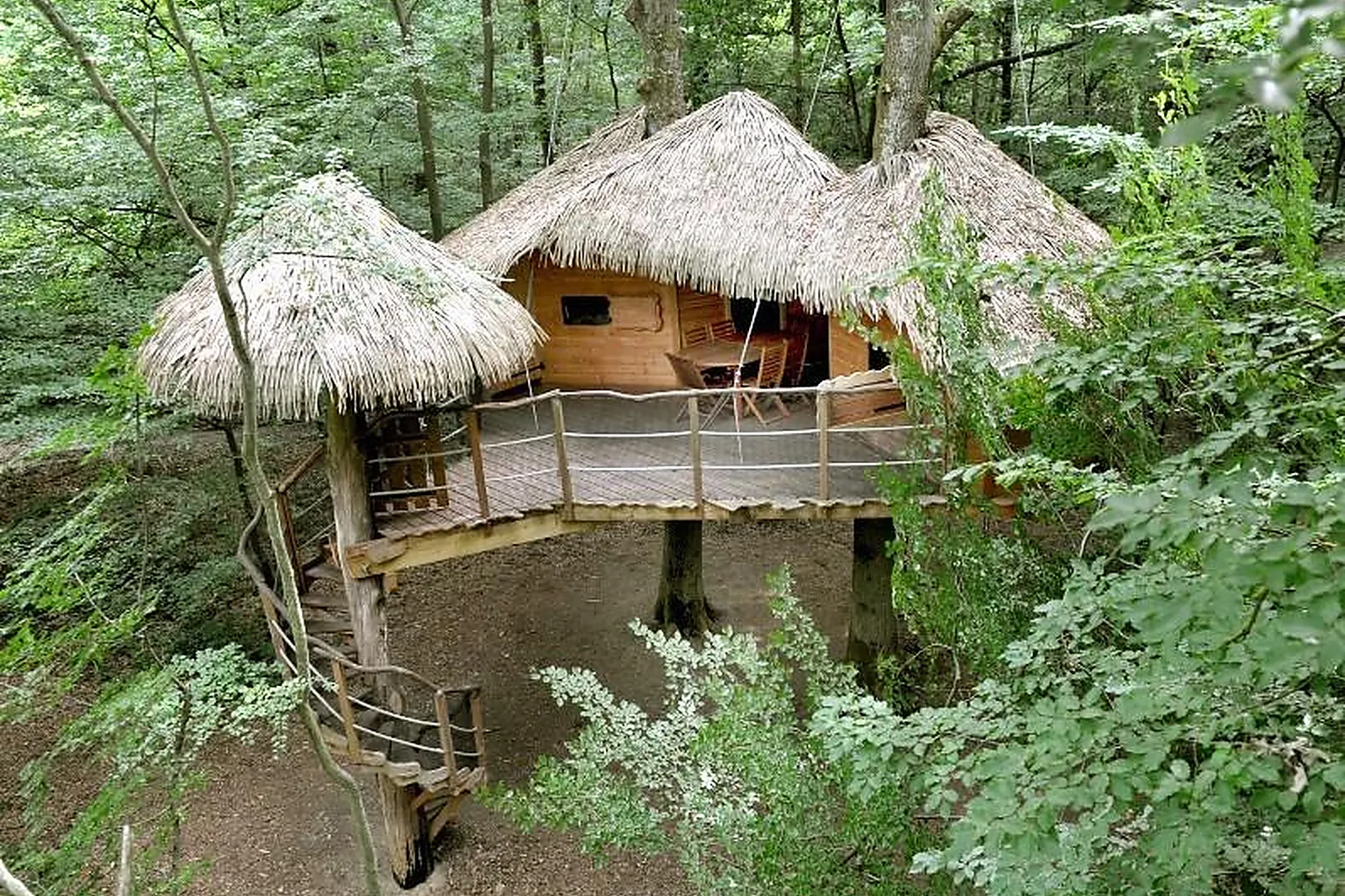 Lieux événementiels, LES CABANES DE FONTAINE-CHÂTEL
