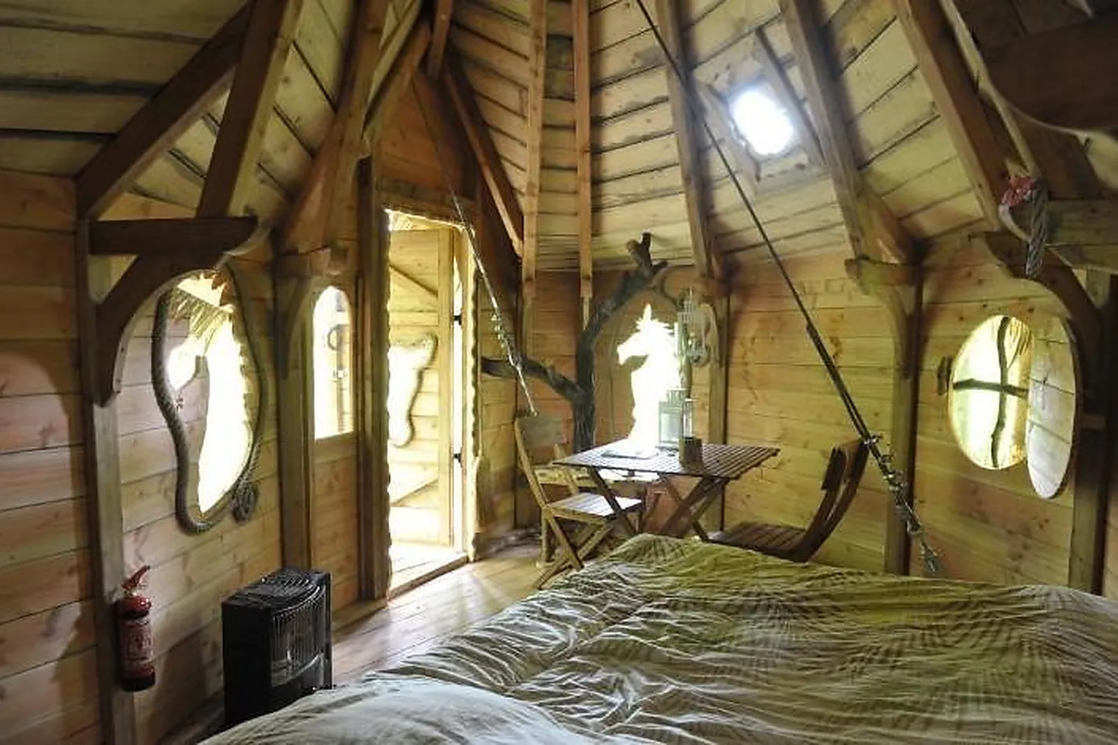 Lieux événementiels, LES CABANES DE FONTAINE-CHÂTEL