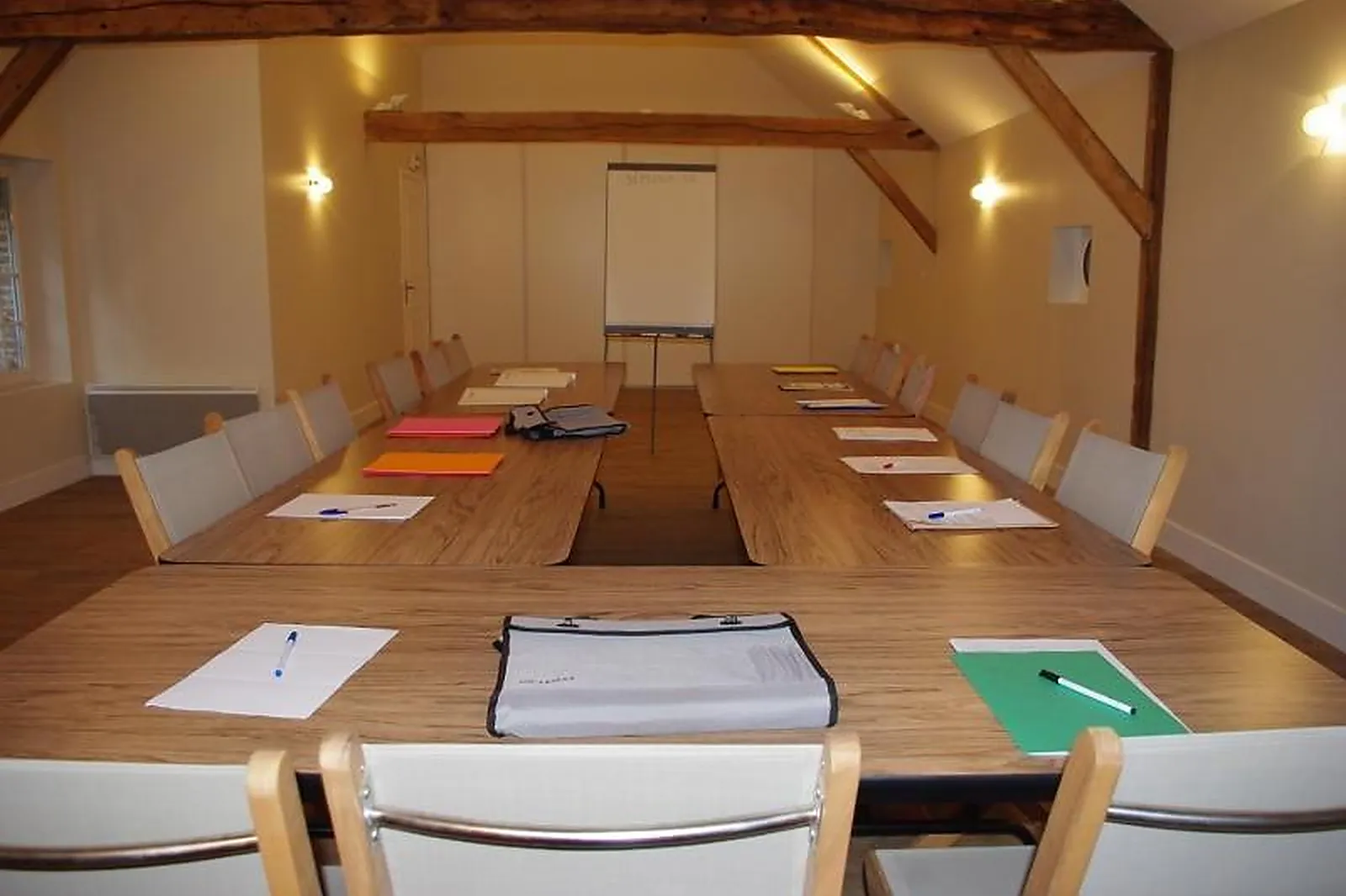 Lieux événementiels, LES CABANES DE FONTAINE-CHÂTEL