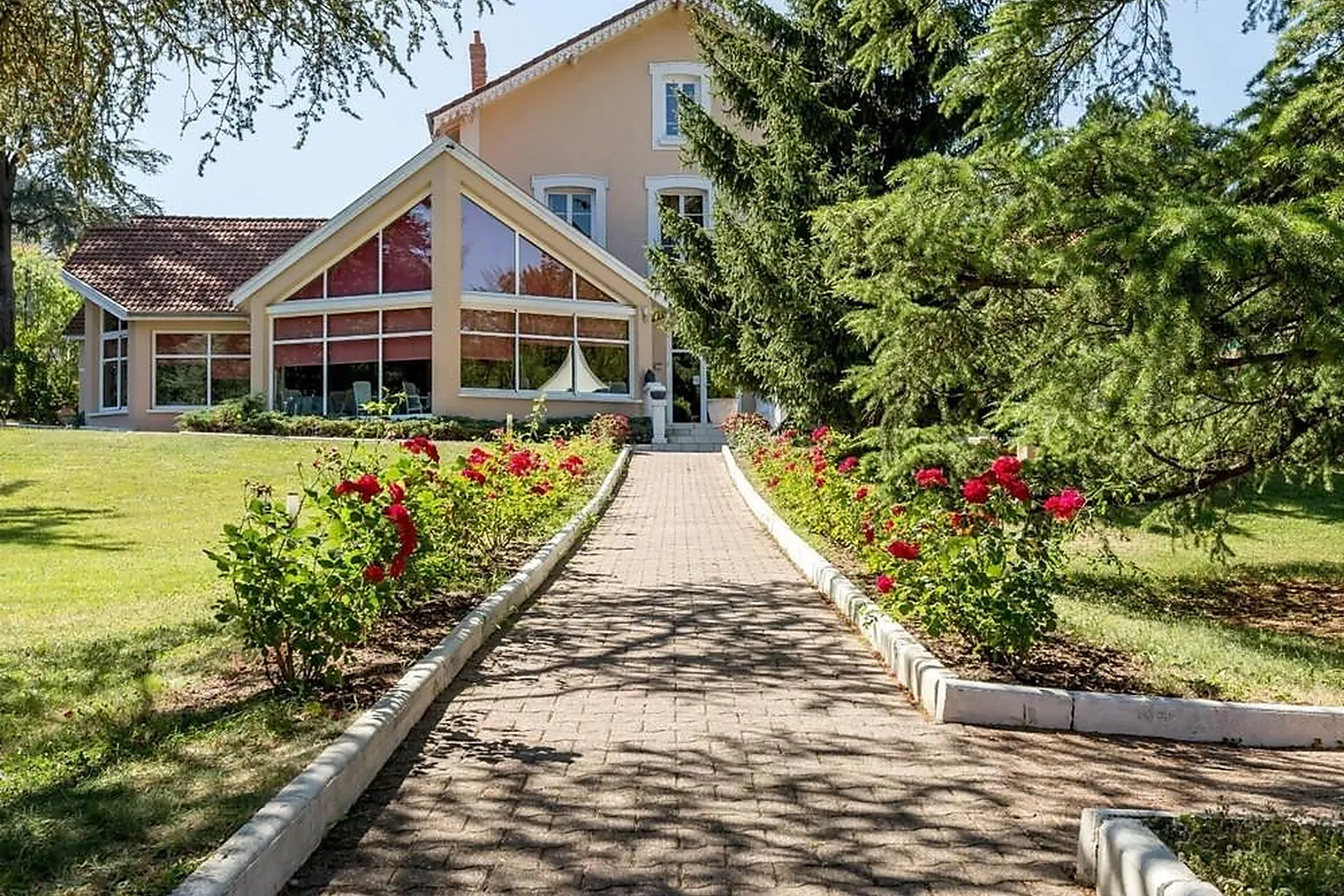 Lieux événementiels, LES CÈDRES BLEUS