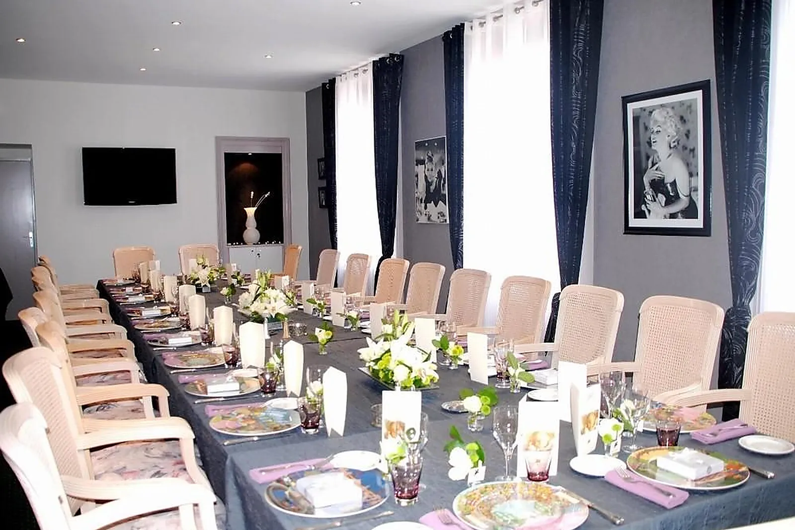 Lieux événementiels, LES CÈDRES BLEUS