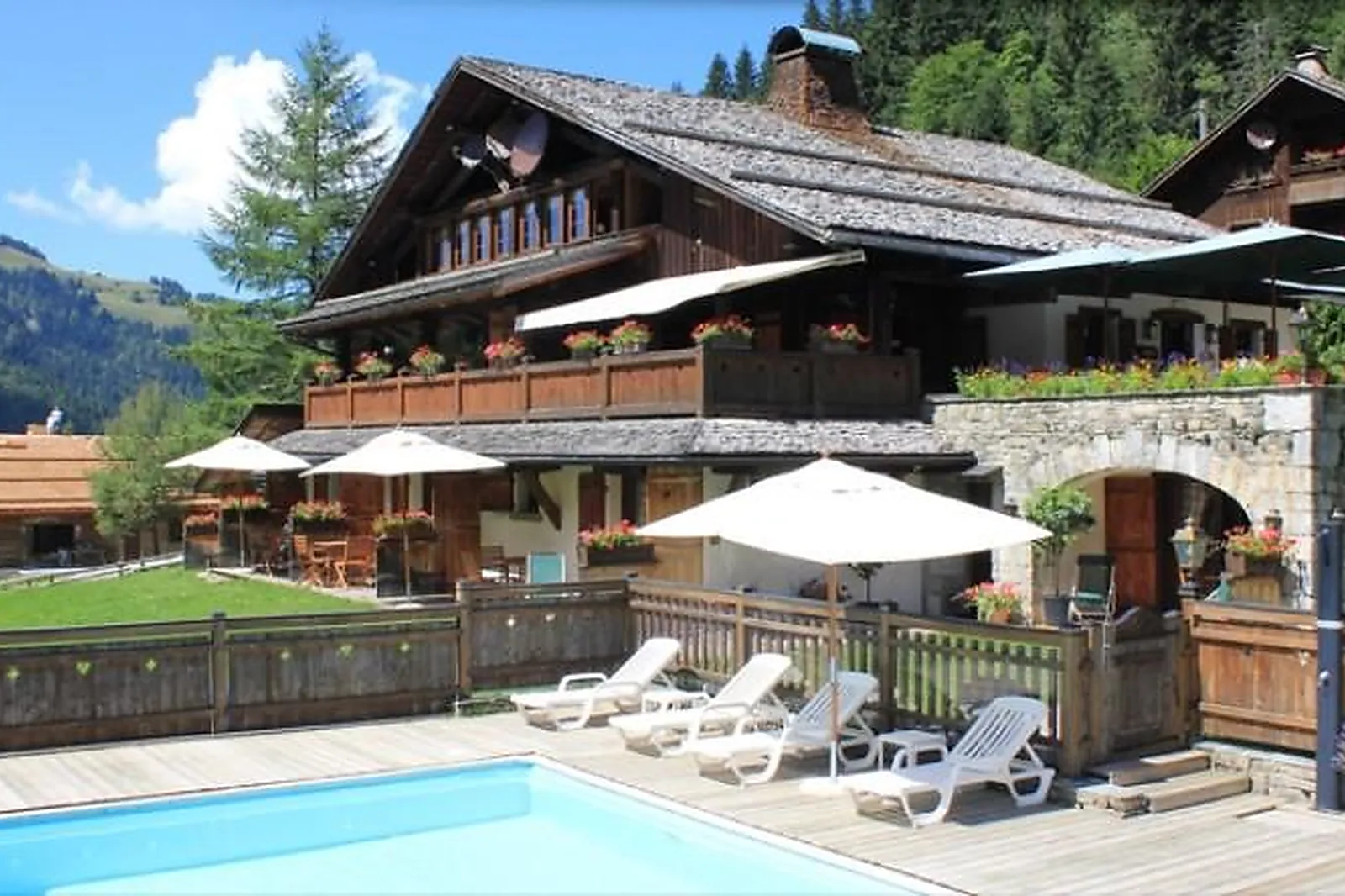 Lieux événementiels, LES CHALETS DE LA SERRAZ