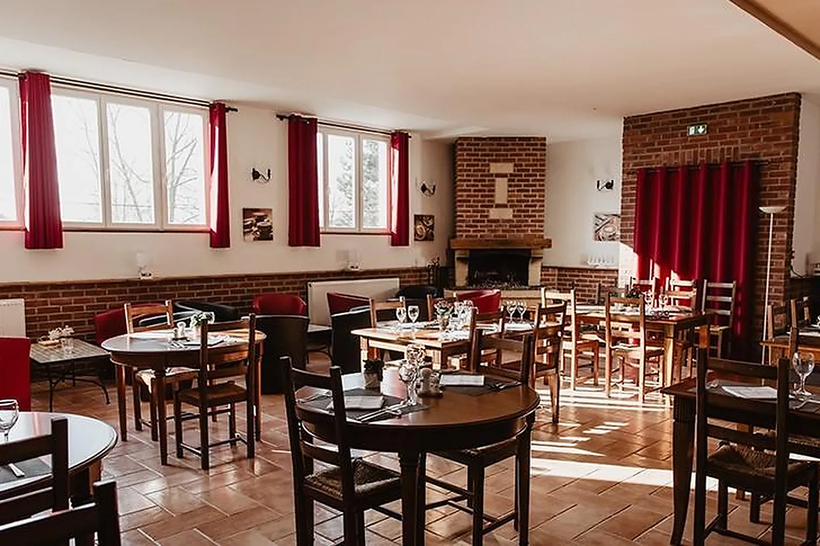 Lieux événementiels, LES CHARMILLES DE MORMAL