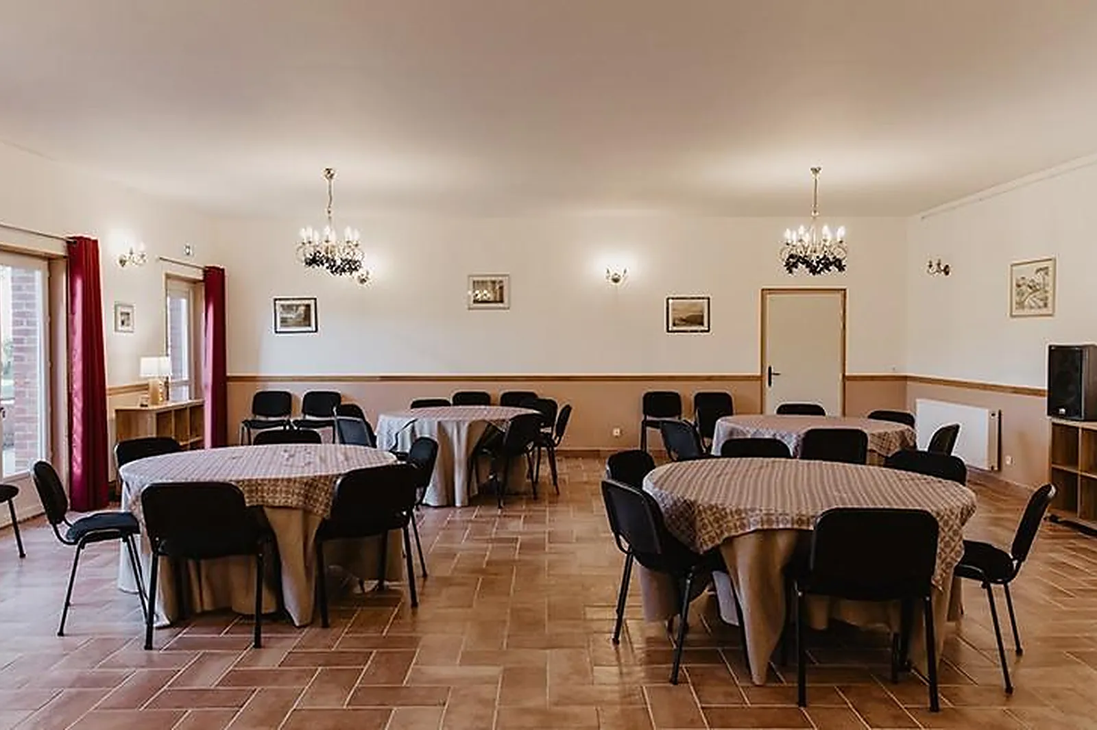 Lieux événementiels, LES CHARMILLES DE MORMAL