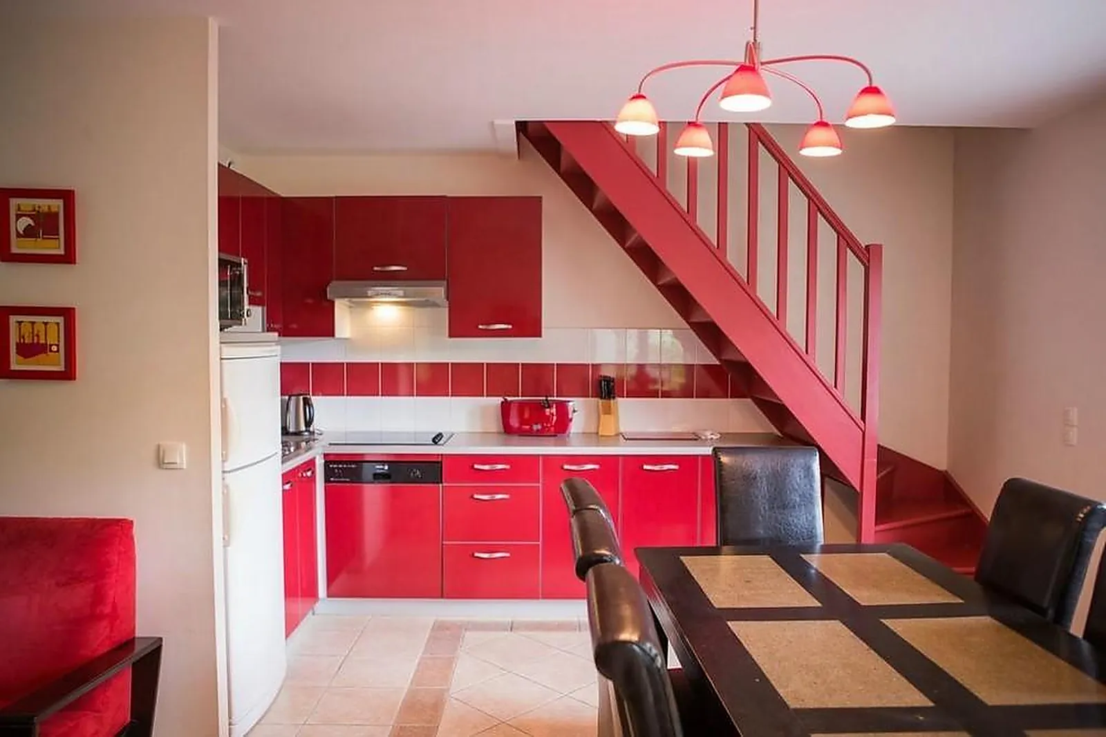 Lieux événementiels, LES COLLINES IDUKI