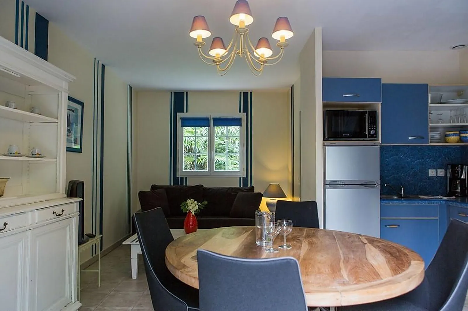 Lieux événementiels, LES COLLINES IDUKI